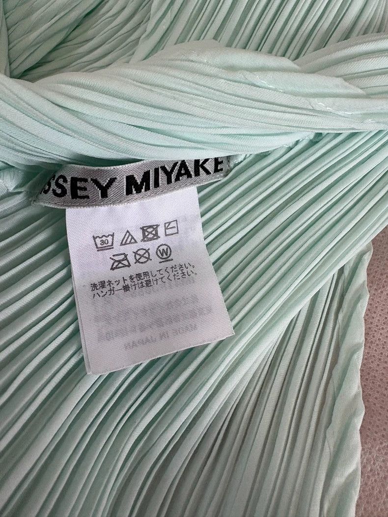 Issey Miyake Issey Miyake size:2 Light green pleated top Size XS / US 0-2 / IT 36-38 - 3 Thumbnail