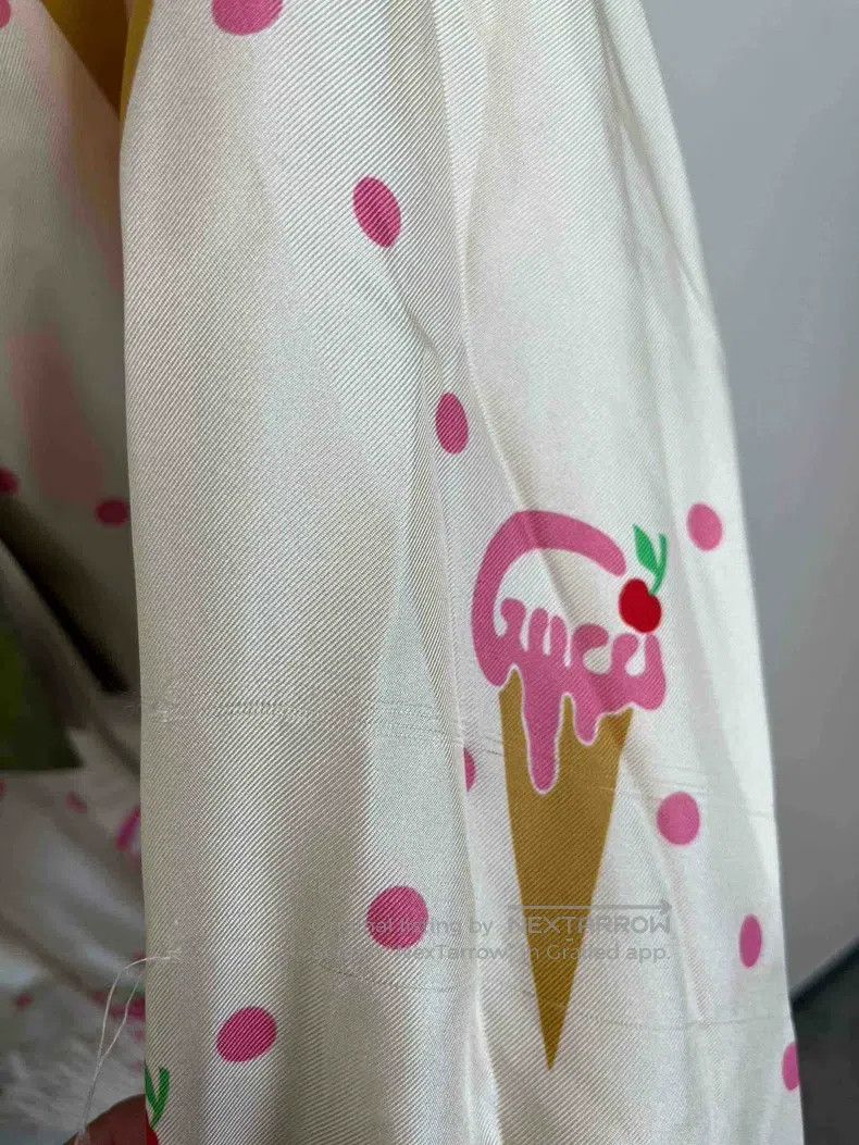 Gucci Gucci Beige ice cream pattern full-print silk zipper jacke Size US S / EU 44-46 / 1 - 5 Thumbnail