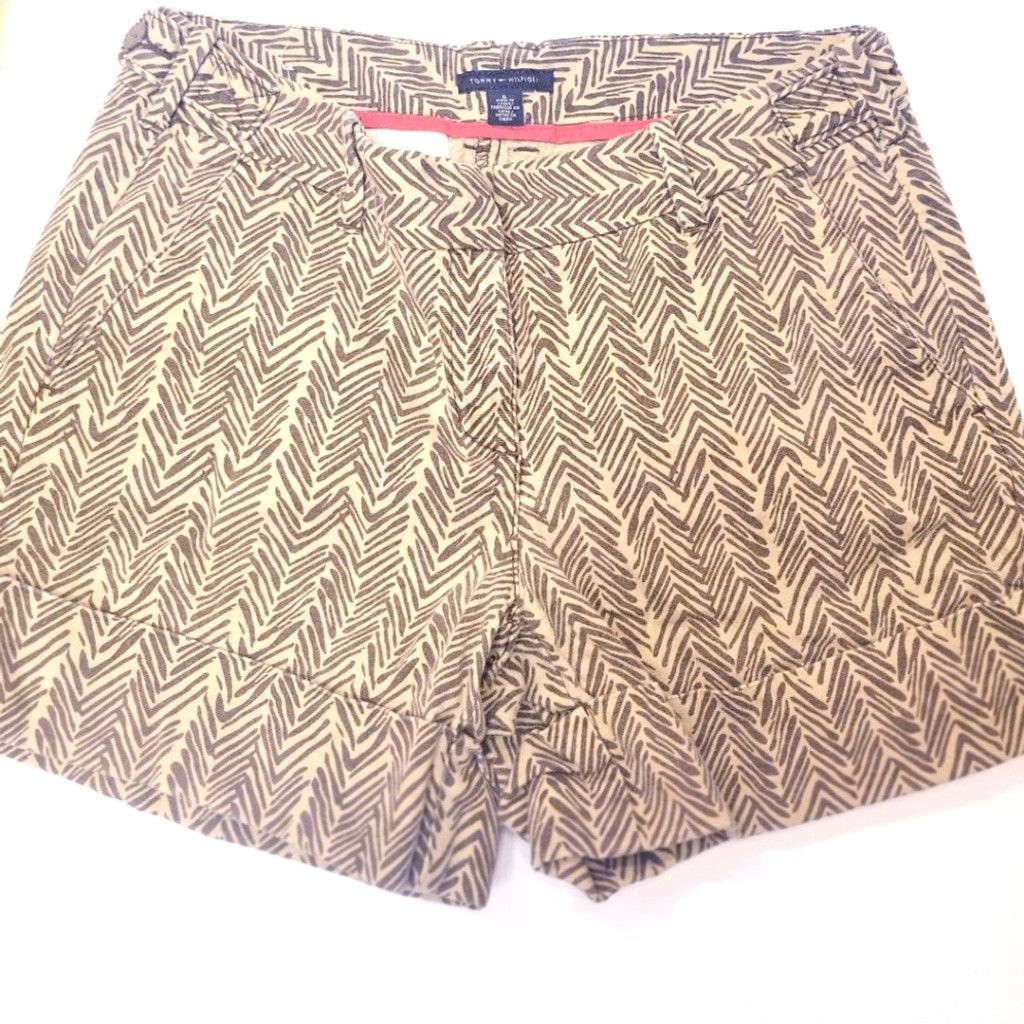 Tommy Hilfiger Tommy Hilfiger Tan and Black Bermuda Shorts Size 6 Size 28" / US 6 / IT 42 - 1 Thumbnail