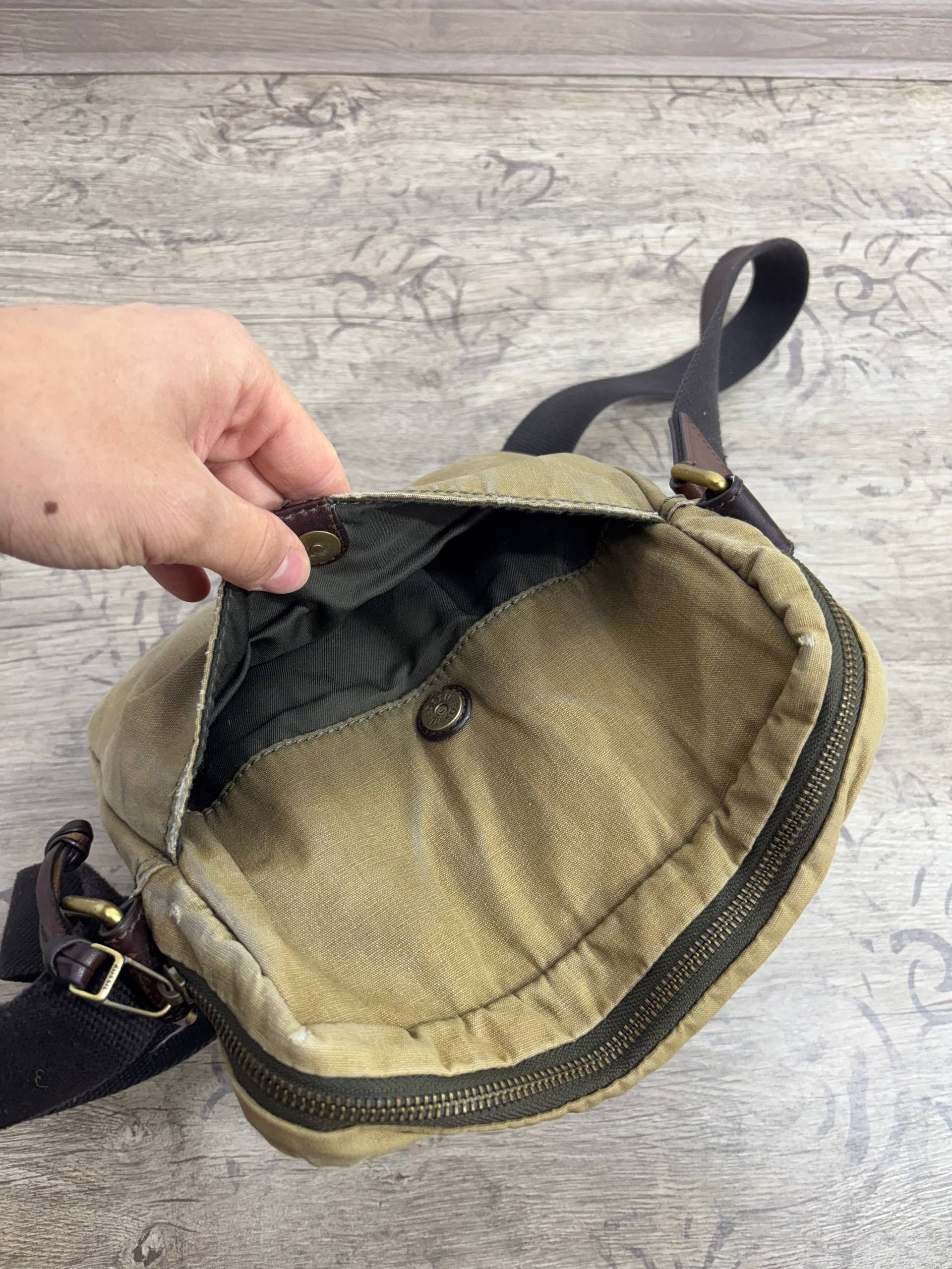 Diesel VTG Diesel 90s Style Military Sling Bag Distressed Crossbody Size ONE SIZE - 11 Thumbnail