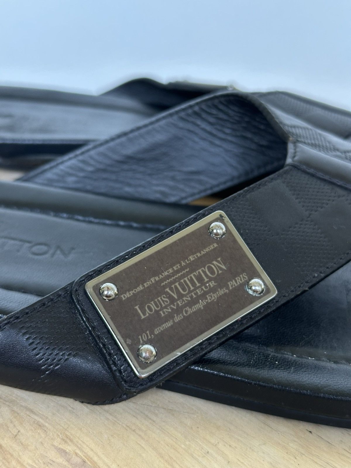 Designer × Louis Vuitton Louis Vuitton leather flip flops sandals metal logo Size US 7 / EU 40 - 12 Thumbnail