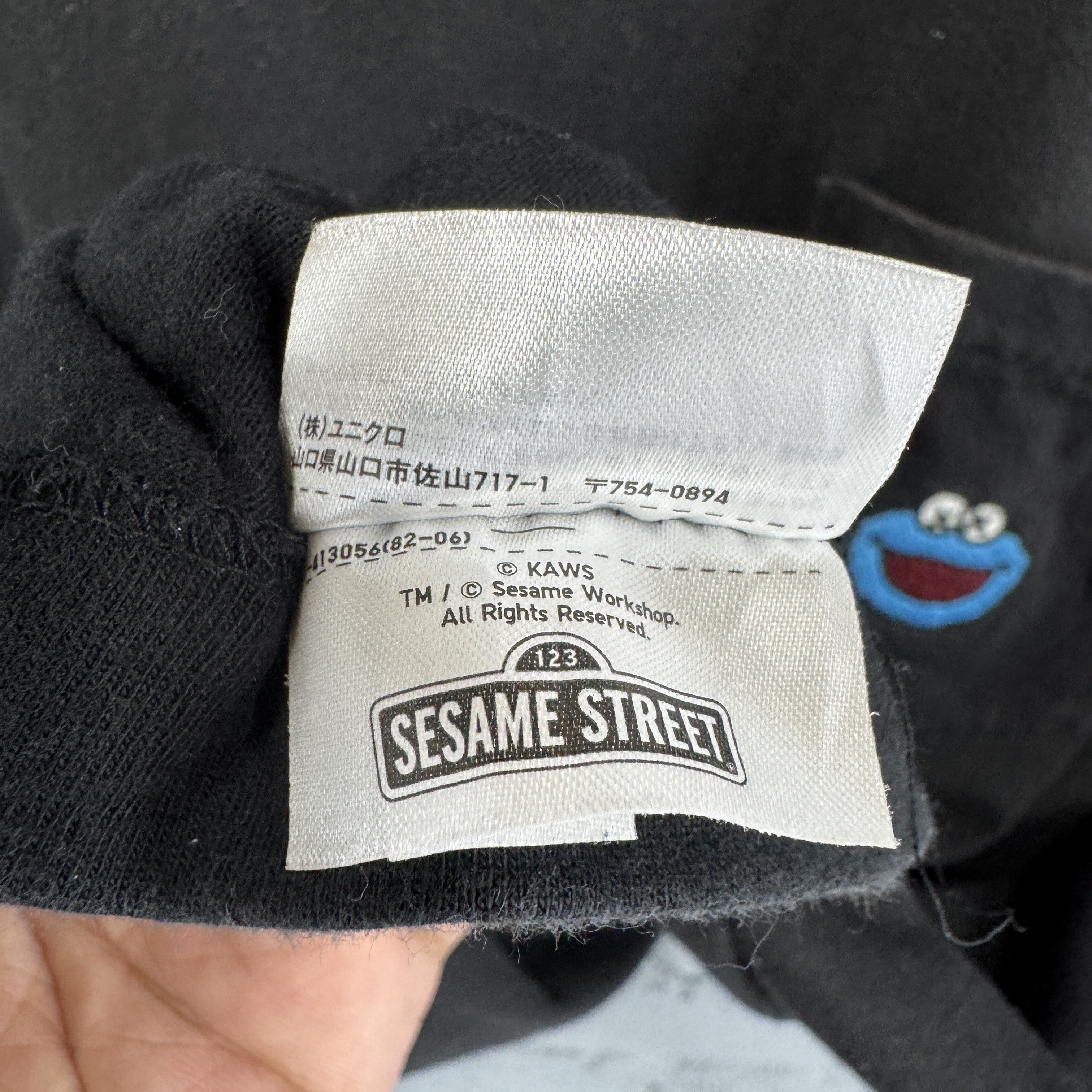 Uniqlo KAWS x Uniqlo x Sesame Street Cookie Monster Sunfaded Tee Size US M / EU 48-50 / 2 - 8 Thumbnail