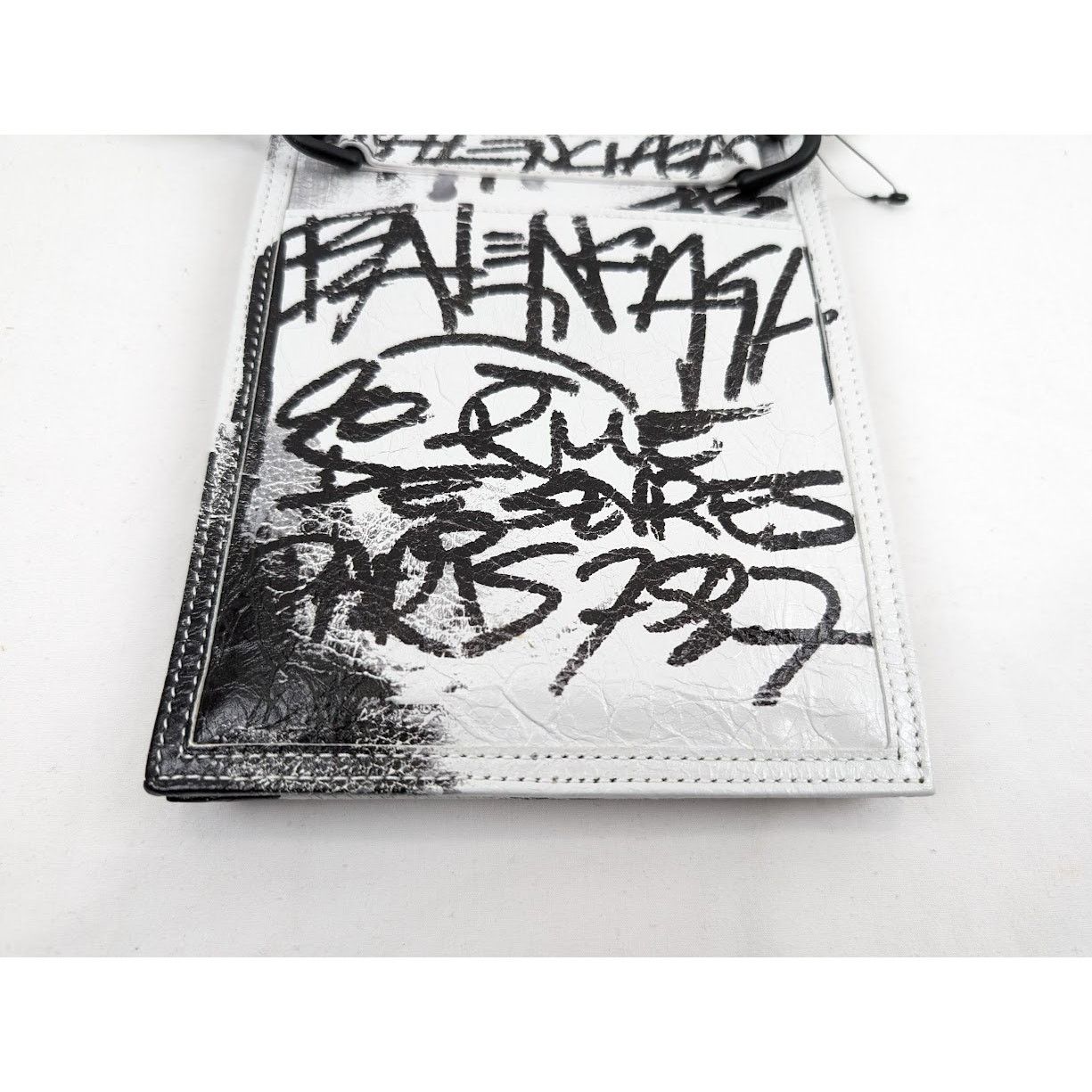 Balenciaga o1rshd1 Q:2 / Size: OS / Explorer Small Pouch Strap Graffiti Size ONE SIZE - 9 Thumbnail
