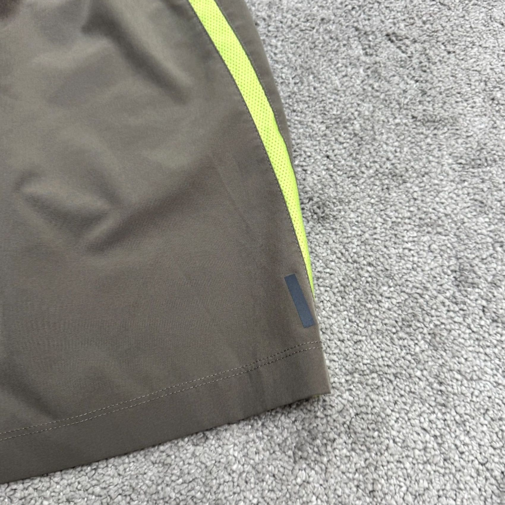 Asics ASICS Running Shorts Mens L Gray Lime Elastic Waist Athletic Gym Casual Sports Size US 33 - 6 Thumbnail