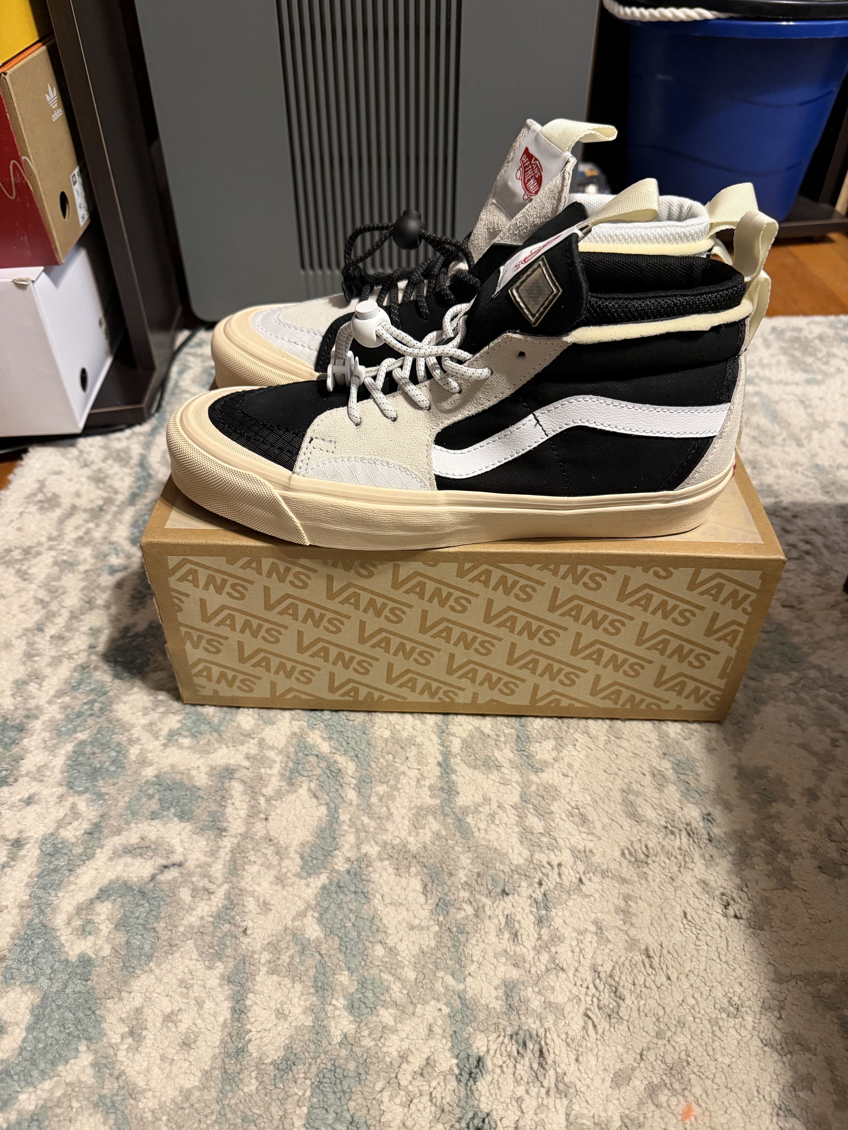 Vans Advisory Board Crystals x Vans Sk8-EXT High Black White Size US 8 / EU 41 - 4 Thumbnail
