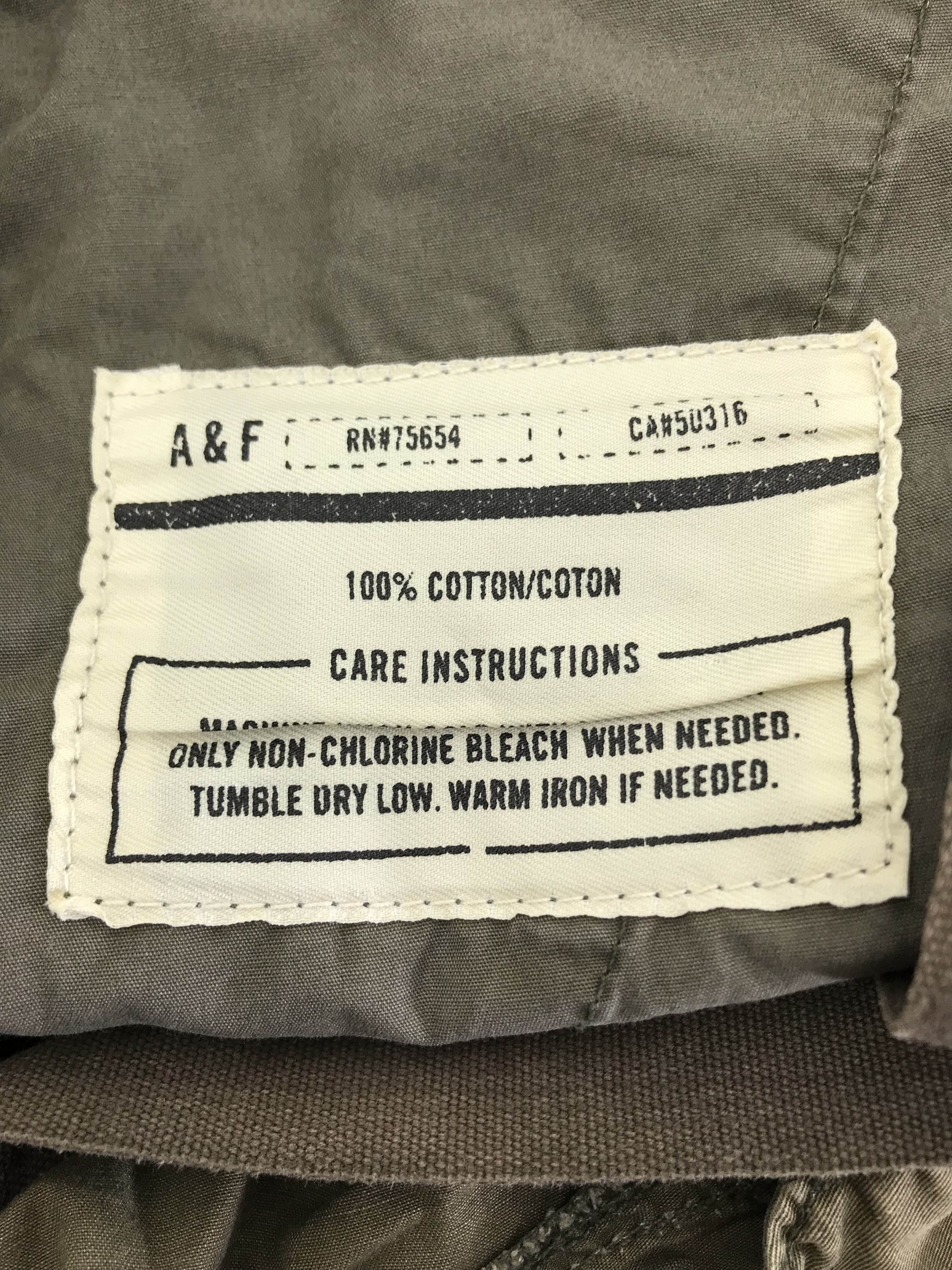 Abercrombie & Fitch Vintage Abercrombie & Fitch Cargo Zipper Wide Leg Pants Size US 33 - 17 Thumbnail