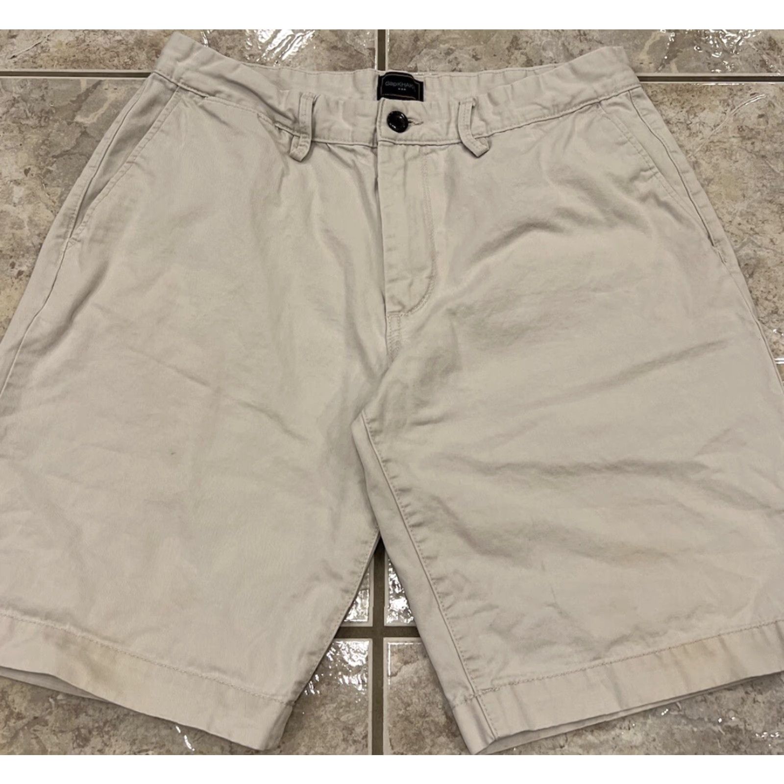 Gap VINTAGE? No. Mens Gap Khakis Shorts Beige Flat Front Bermuda Chino 10" Summer 100% Cotton Casual Regular Size 33 Mens Beige Shorts Gap Size US 33 - 2 Thumbnail