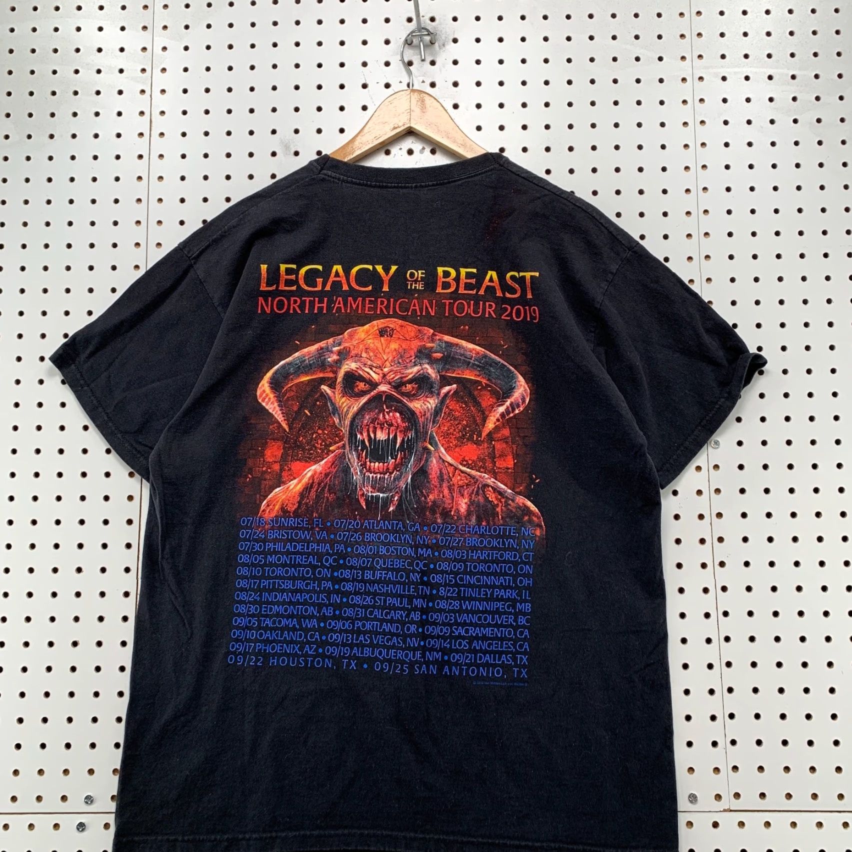Fruit Of The Loom Iron Maiden Legacy Beast T Shirt Mens XL Black 2019 North America Tour Band Tee Size US XL / EU 56 / 4 - 2 Thumbnail