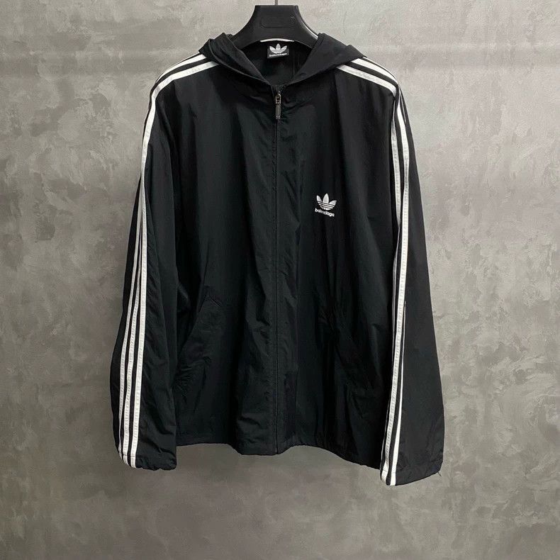 Balenciaga Balenciaga Black embroidered logo windproof jacket Size US S / EU 44-46 / 1 - 1 Thumbnail