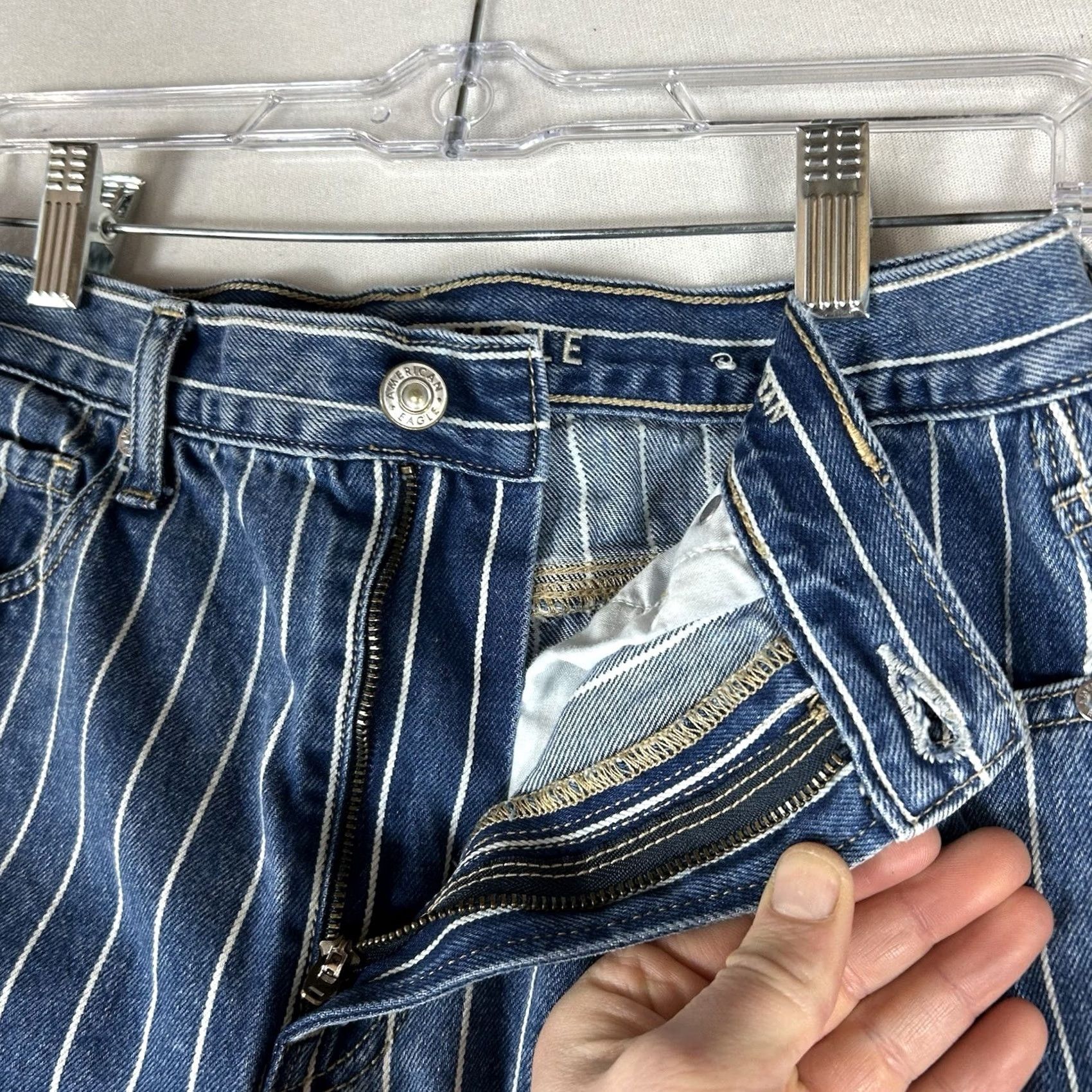 American Eagle Outfitters American Eagle Mom Jeans Womens 8 Regular Denim Striped High Rise AEO Jeans Womens 8 Regular Blue Denim Striped High Rise Size 30" / US 8 / IT 44 - 6 Thumbnail