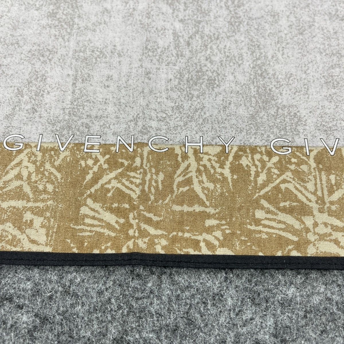 Givenchy Givenchy Handkerchief / Bandana / Neckerchief B1707 Size ONE SIZE - 6 Thumbnail