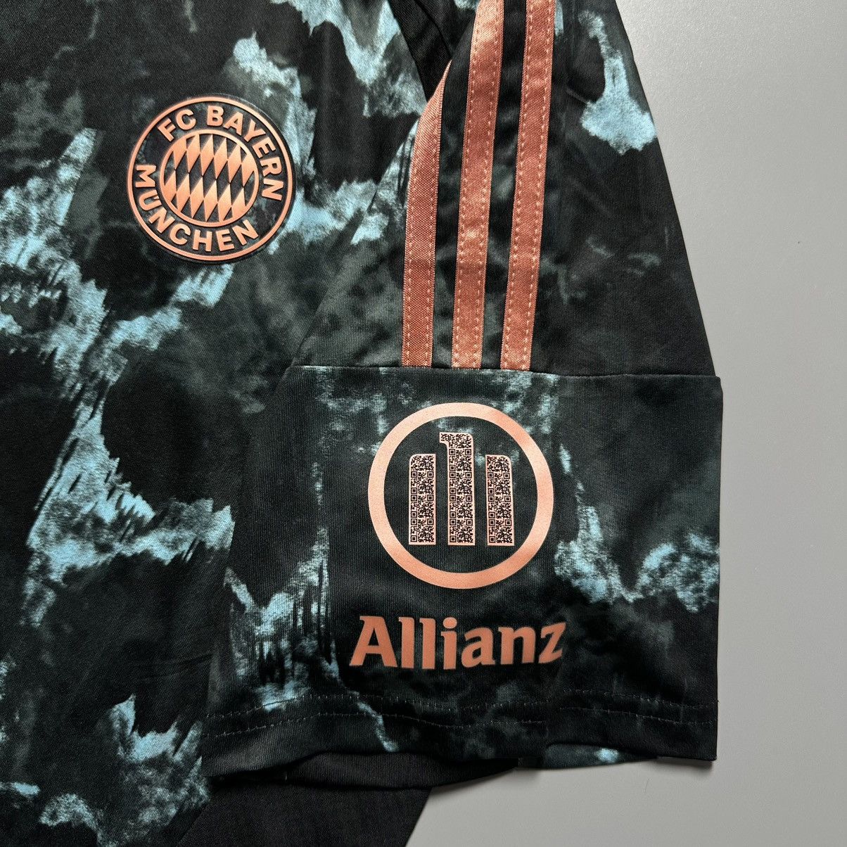 Vintage BAYERN ADIDAS 2024/2025 FOOTBALL AWAY JERSEY #9 KANE Size US XL / EU 56 / 4 - 6 Thumbnail