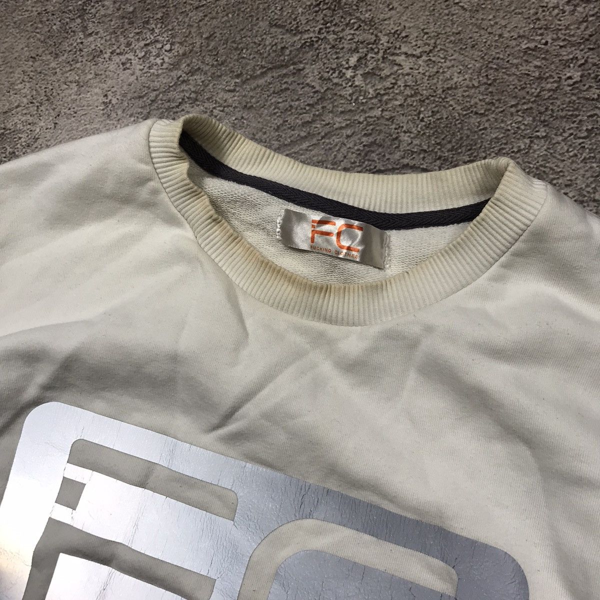 Vintage Vintage Y2K FC Graphic Sweatshirt Streetwear Cream Baggy XL Size US XL / EU 56 / 4 - 4 Thumbnail