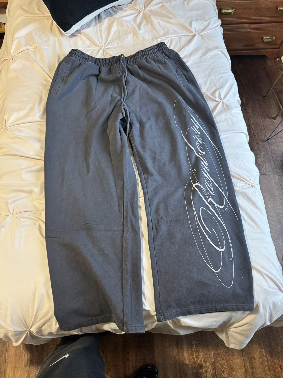 The GV Gallery Gv gallery Calligraphy Sweatpants Size US 34 / EU 50 - 1 Thumbnail