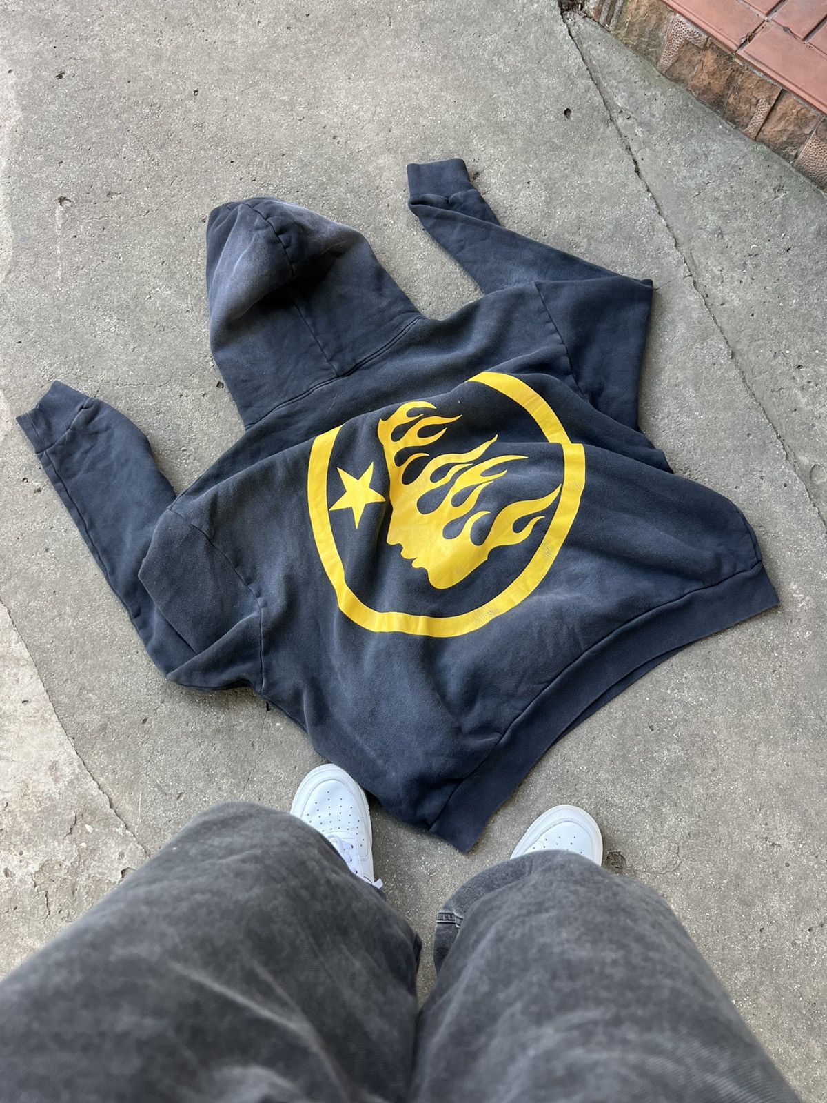 HELLSTAR FW23 HELLSTAR NO GUTS NO GLORY BLACK FADED BOXIE HOODIE AOP Size US L / EU 52-54 / 3 - 4 Thumbnail