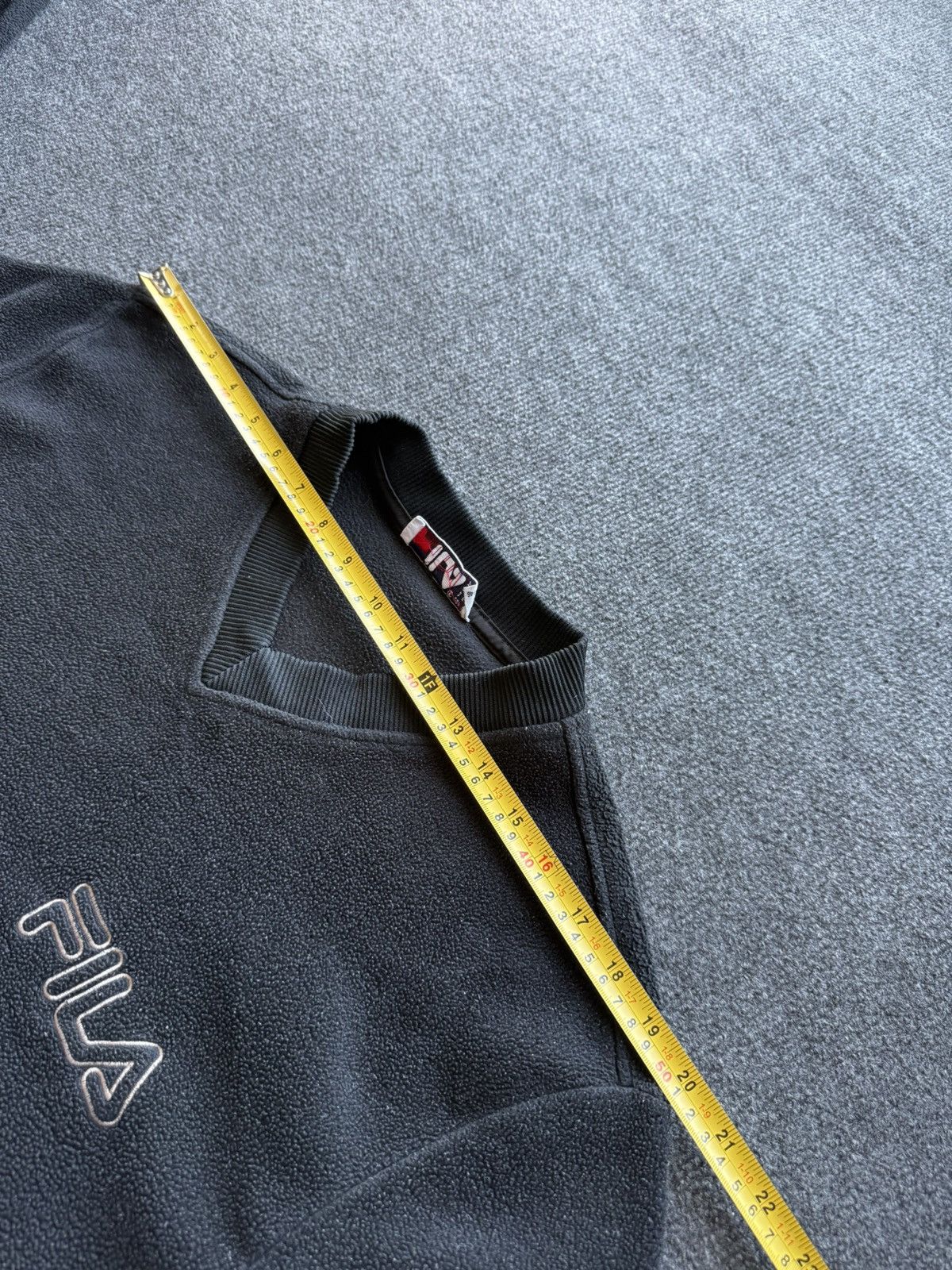 Fila 00s Vintage FILA V Neck Fleece Sweatshirt Logo Y2K Size L Size US L / EU 52-54 / 3 - 14 Thumbnail