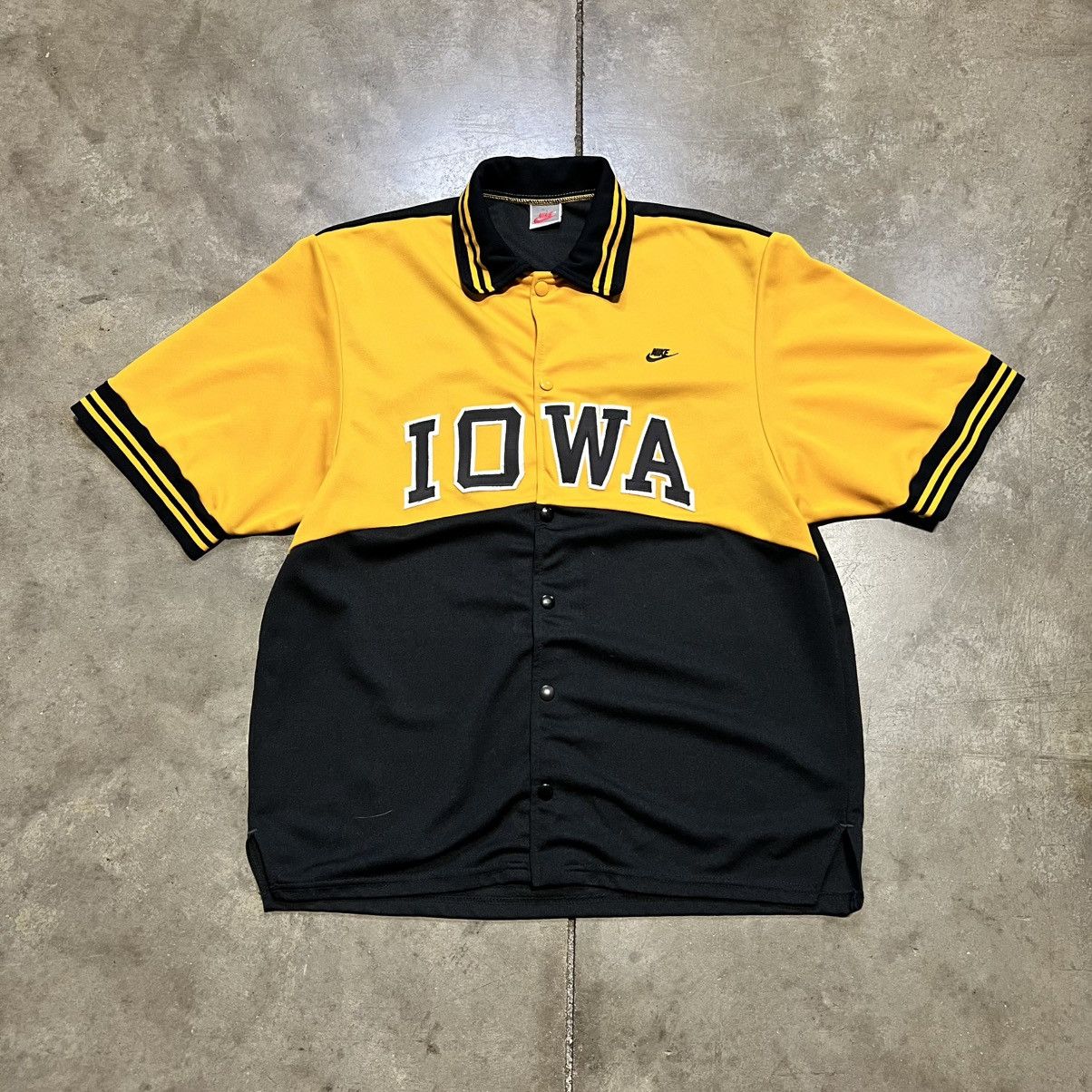 Nike Vintage 80s Iowa Hawkeyes Nike Basketball Warm Up Shirt USA Size US XL / EU 56 / 4 - 1 Thumbnail