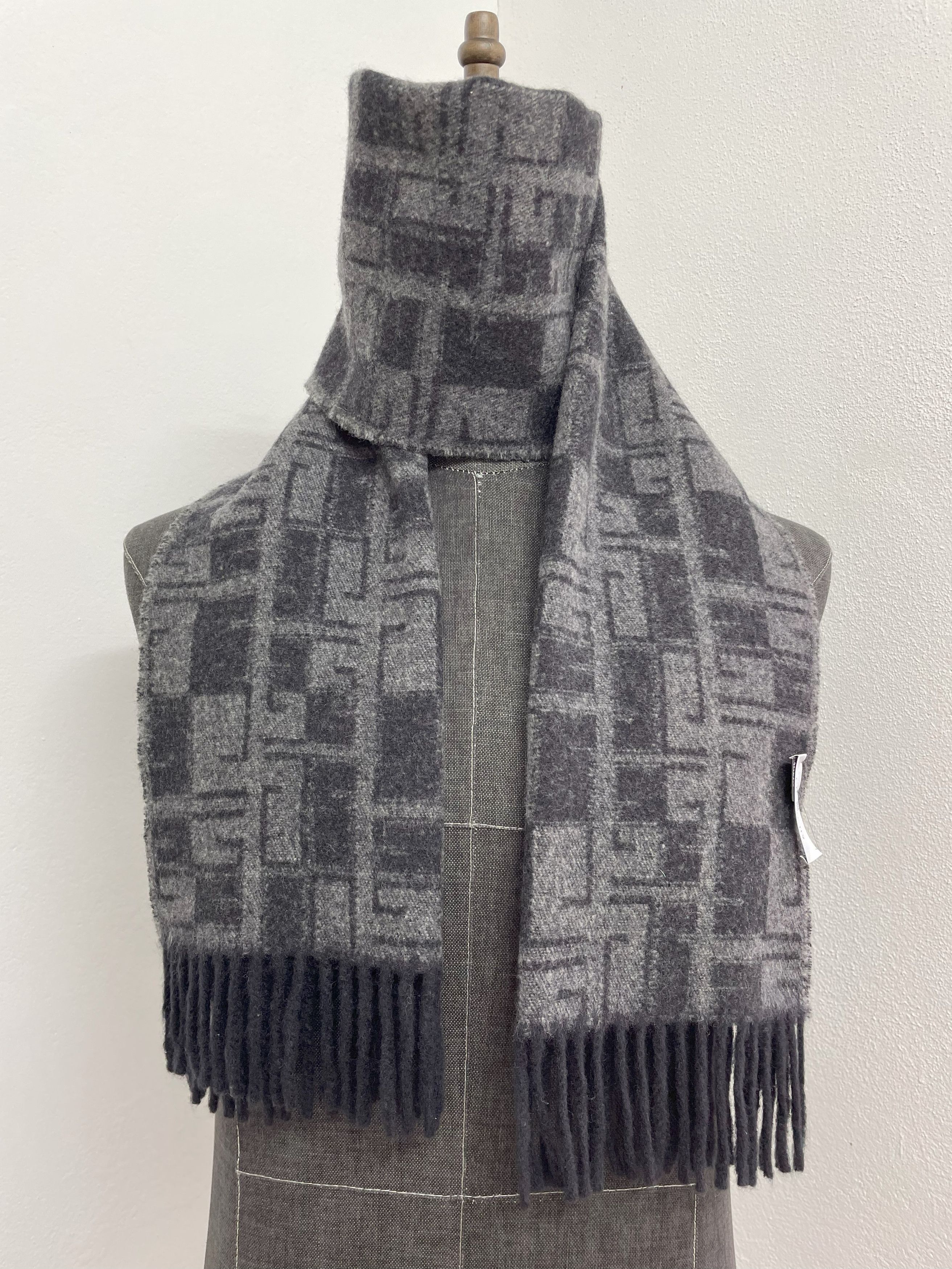 Givenchy Givenchy Scarf / Muffler - 6196 Size ONE SIZE - 3 Thumbnail