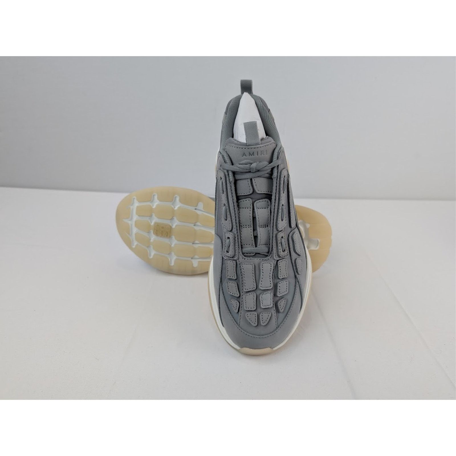 o1rshd1 Q:2 / Bone Runner in Gray