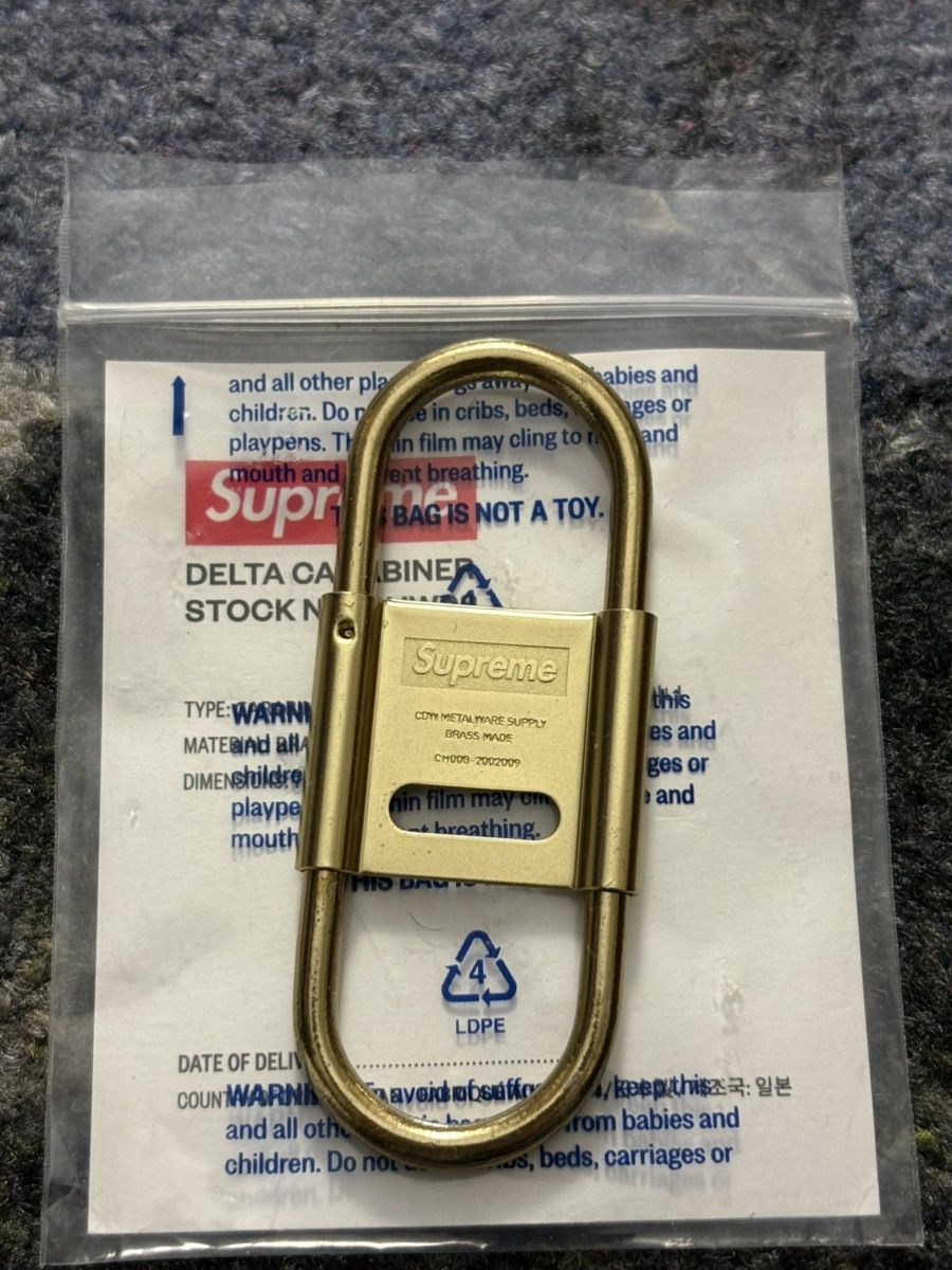 Supreme Supreme CDW Delta Carabiner Gold Size ONE SIZE - 1 Thumbnail