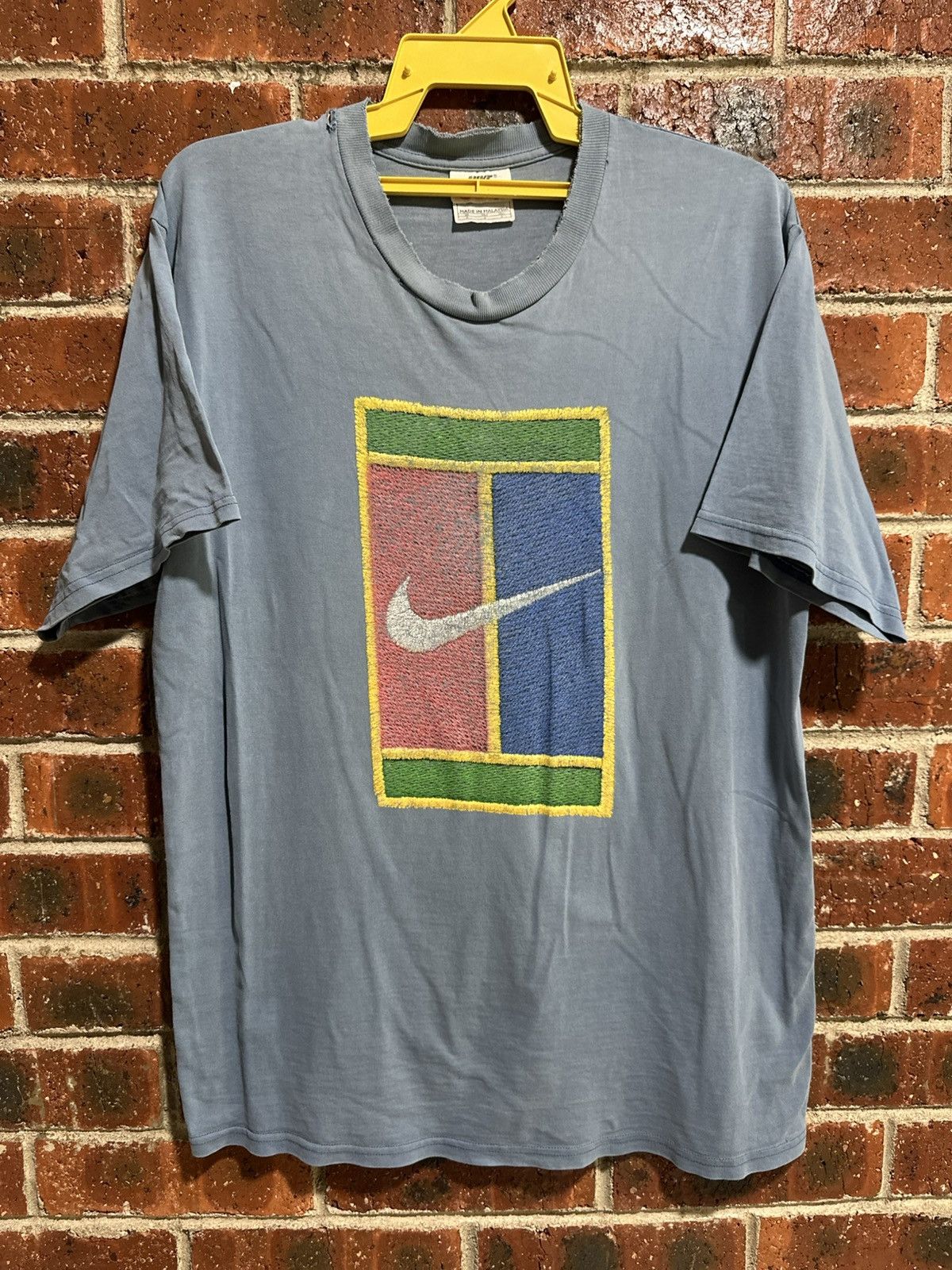 Nike Thrashed Vintage Nike Court Tee Size US L / EU 52-54 / 3 - 1 Thumbnail