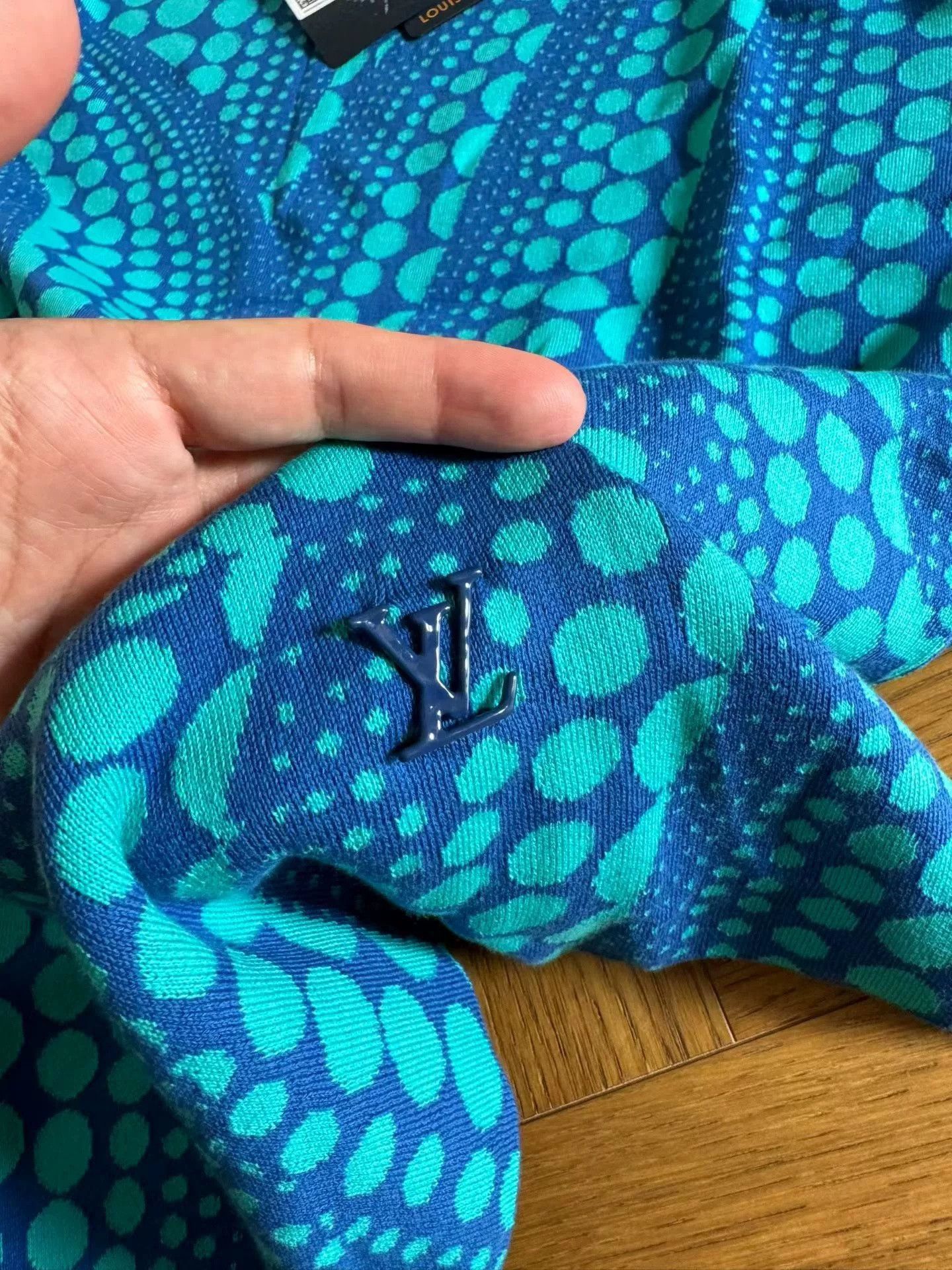 Louis Vuitton Louis Vuitton Yayoi Kusama Polka Dot Tee Size US XL / EU 56 / 4 - 4 Thumbnail