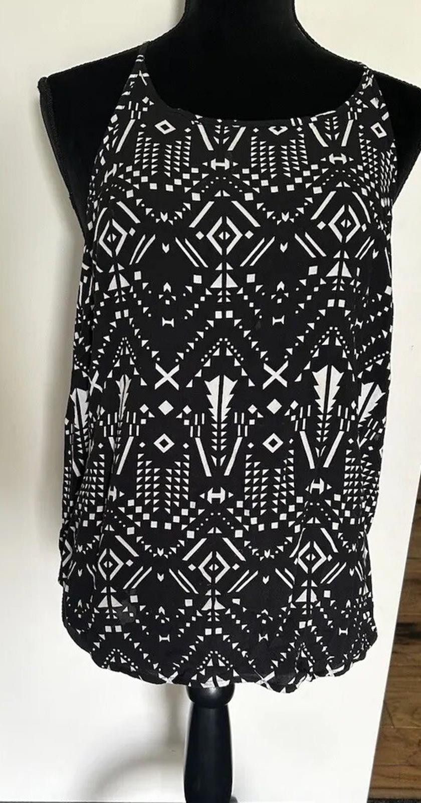 Designer Decjuba singlet Top Black & White Aztec Print - Size L (002) Size L / US 10 / IT 46 - 1 Thumbnail