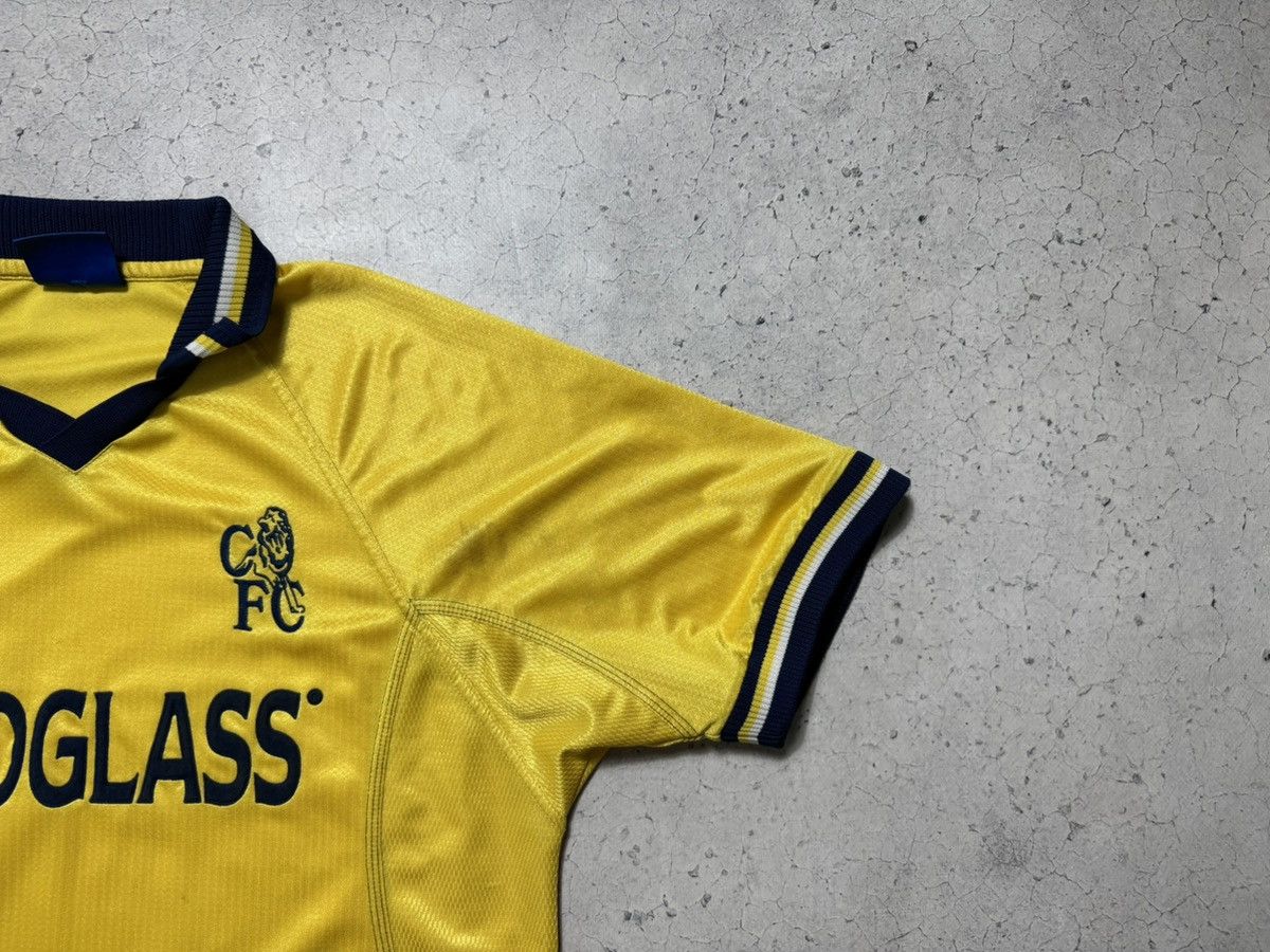 Umbro Umbro FC Chelsea 1999/2000 Vintage Soccer Jersey Size US L / EU 52-54 / 3 - 3 Thumbnail