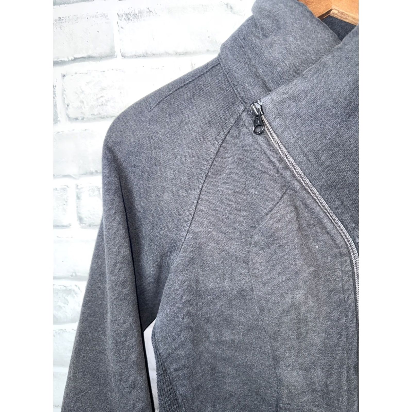 Lululemon Lululemon Jacket Full Zip Womens 6 Gray Dark 2020s Activewear Women Size M / US 6-8 / IT 42-44 - 3 Thumbnail