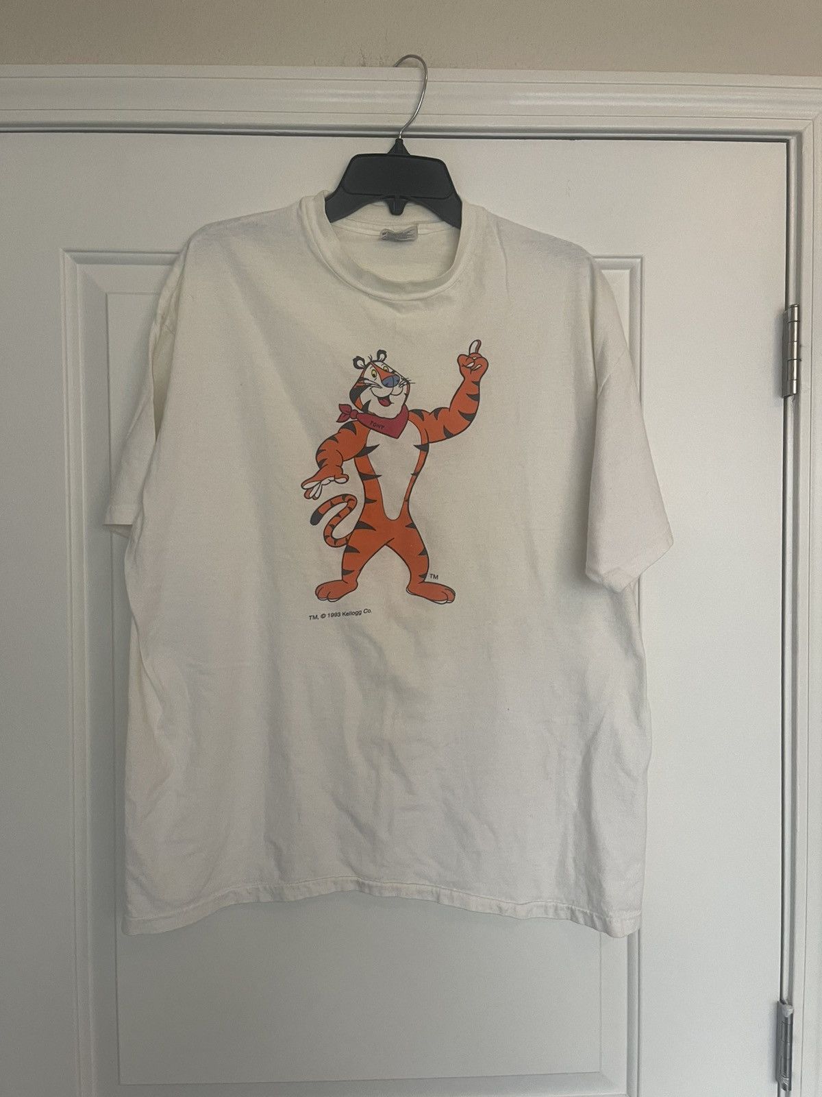 Hanes × Vintage Vintage Kelloggs Men's XL T-shirt Tony The Tiger Tshirt Size US XL / EU 56 / 4 - 1 Thumbnail