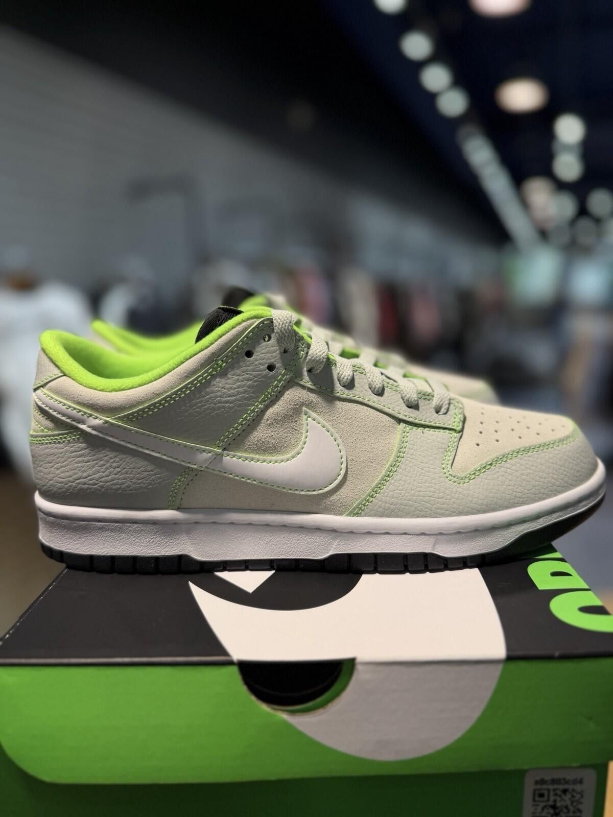 Nike Nike Dunk Low 'University of Oregon' Men's Size 9 Size US 9 / EU 42 - 1 Thumbnail