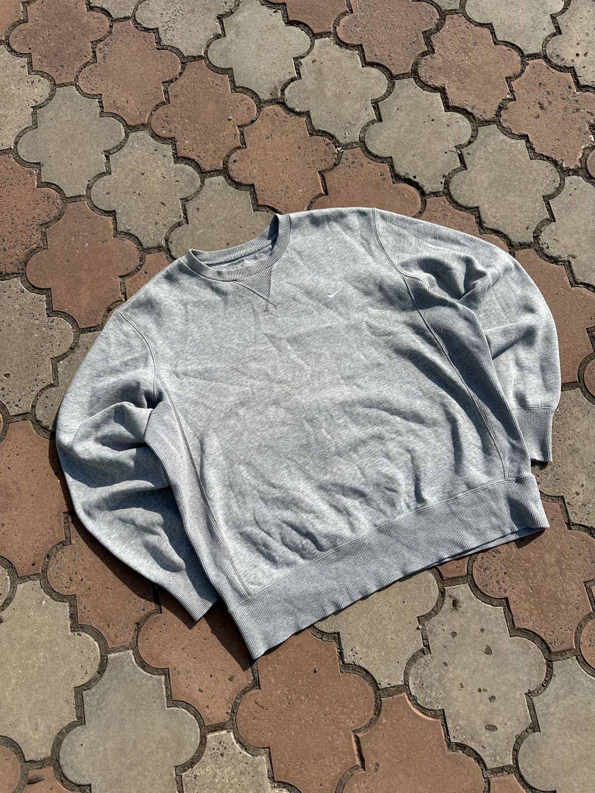 Nike Vintage Nike Gray Sweatshirt Mini Swoosh Boxy Fit Y2K USA Size US L / EU 52-54 / 3 - 2 Thumbnail