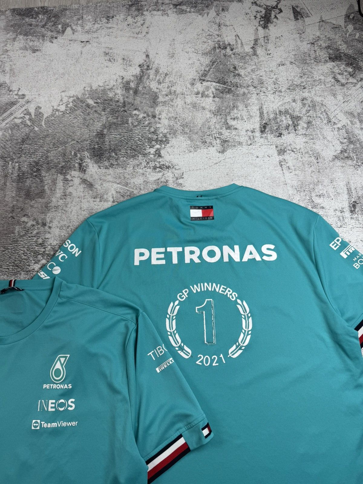 Tommy Hilfiger x2 Petronas AMG Winners 2021 2022 Moto Racing Formula 1 T Shirt Men’s Tee Jersey Size US L / EU 52-54 / 3 - 6 Thumbnail