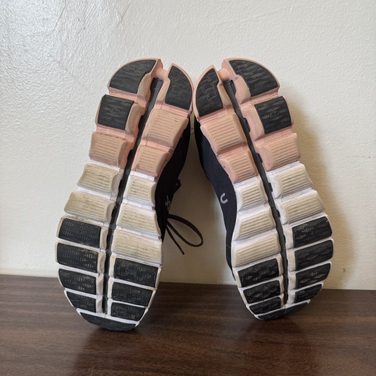On ON Cloud Running Cloudflow black/pink/white running shoes Size US 7.5 / IT 37.5 - 5 Thumbnail