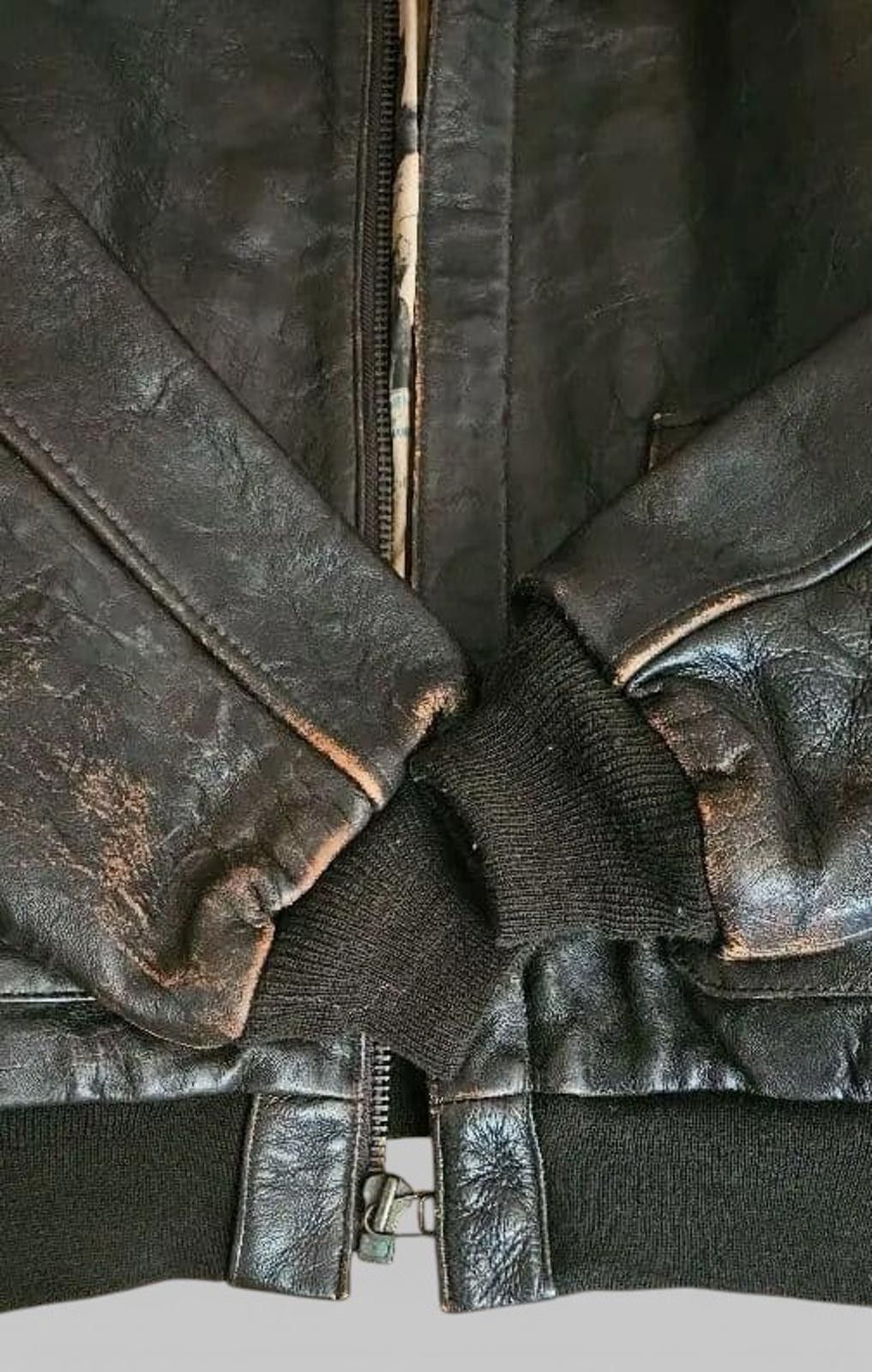 Avirexx - Men's Black Leather Bomber Jacket with Pin-