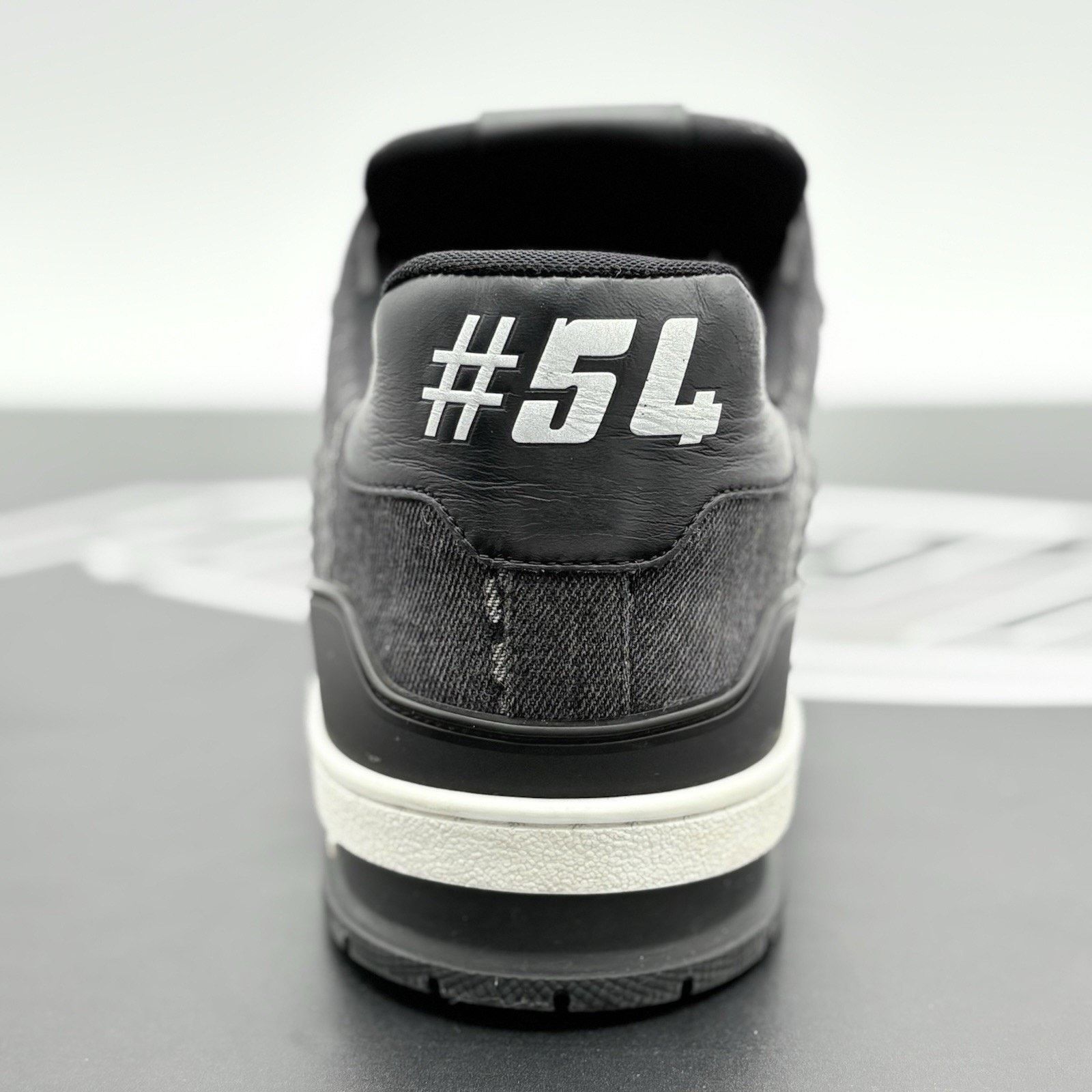 Louis Vuitton 10.5-11 US Louis Vuitton Trainer ' Black White '| VERY CLEAN Size US 11 / EU 44 - 9 Thumbnail