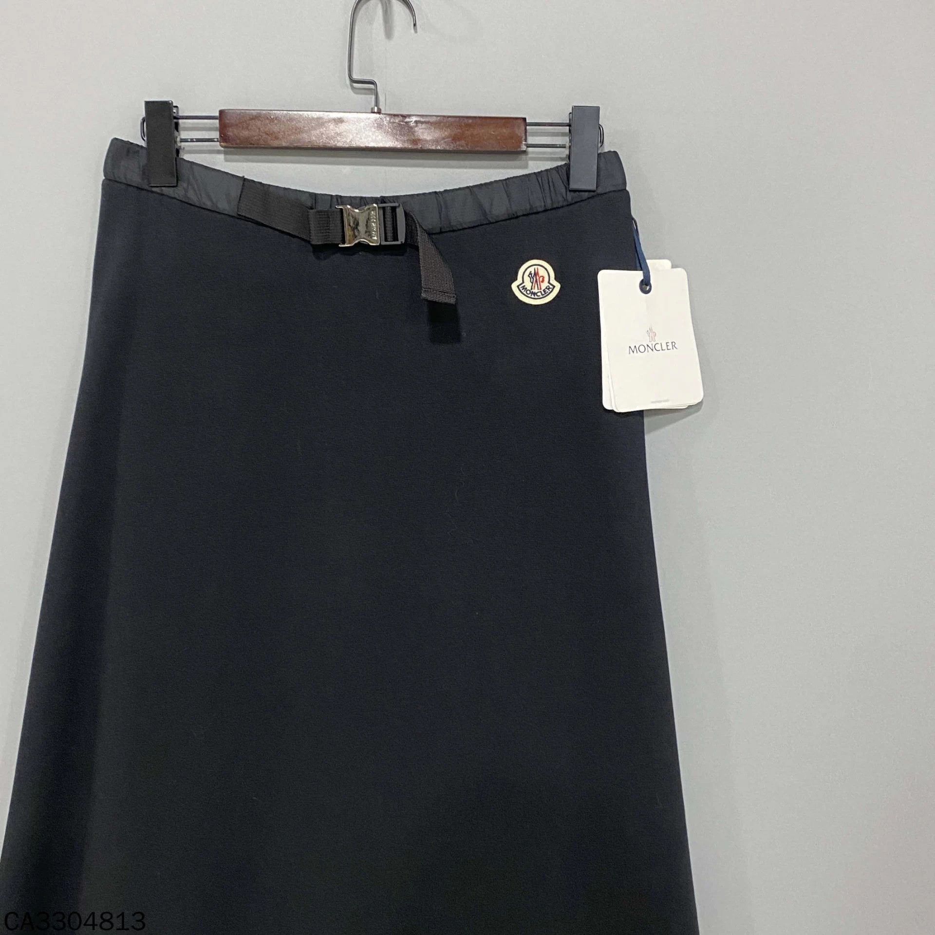 Moncler Moncler logo elastic waist long skirt S new with tags Size S / US 4 / IT 40 - 2 Thumbnail