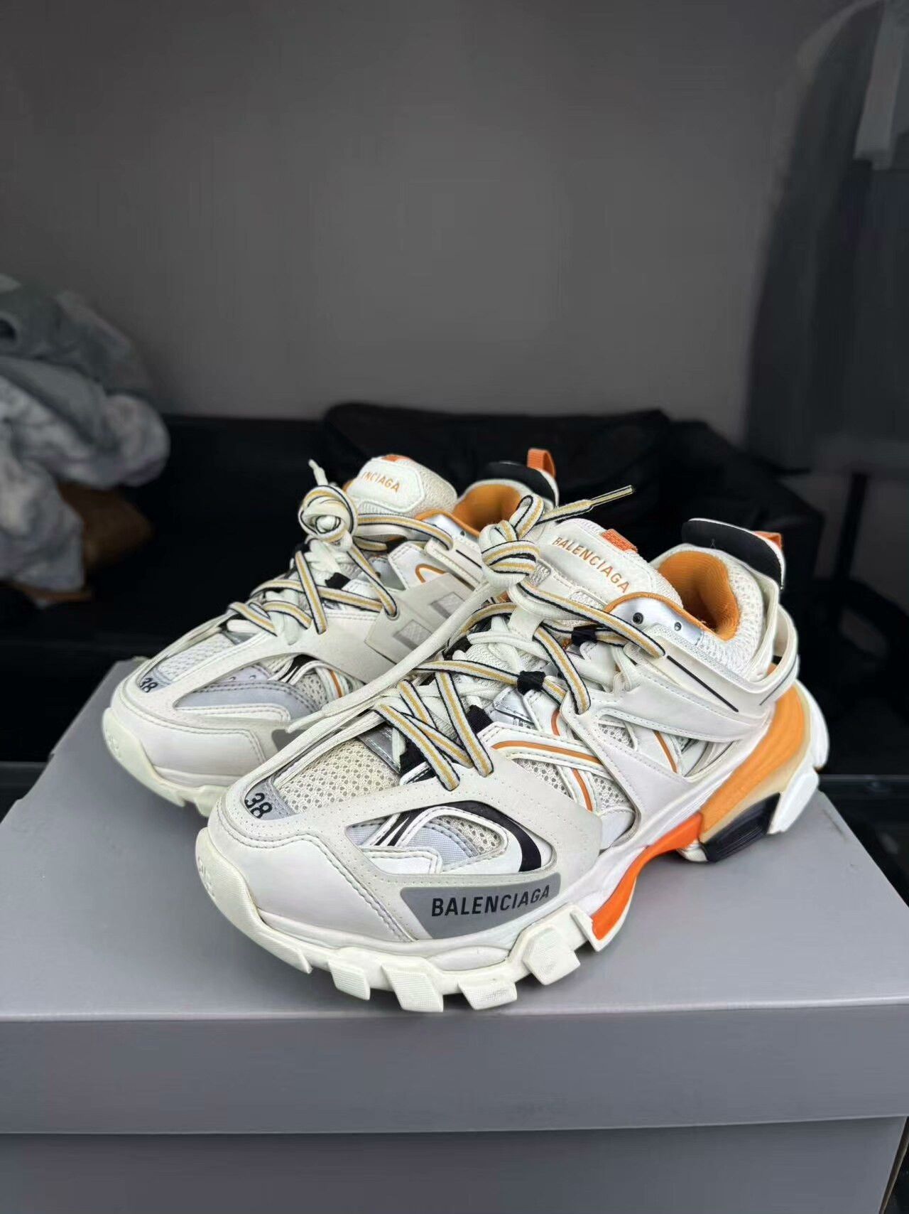 Balenciaga Balenciaga White Lowtop Sneakers us_7-5 Women Size US 7.5 / IT 37.5 - 1 Thumbnail
