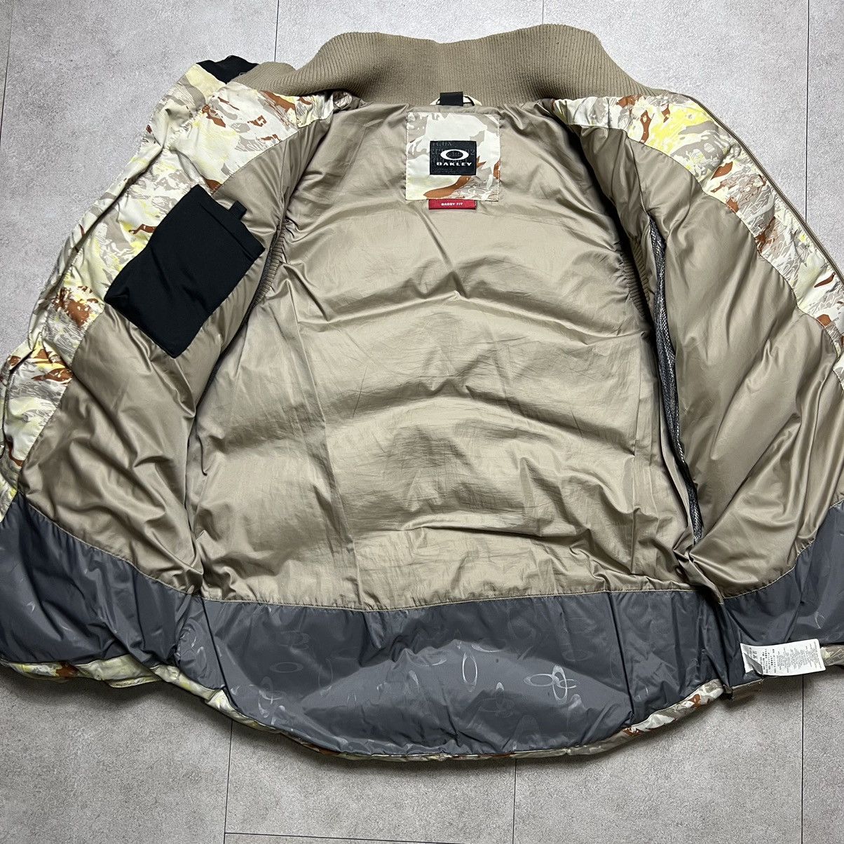 Oakley Vintage Oakley Camo Down Vest Jacket Size US M / EU 48-50 / 2 - 12 Thumbnail