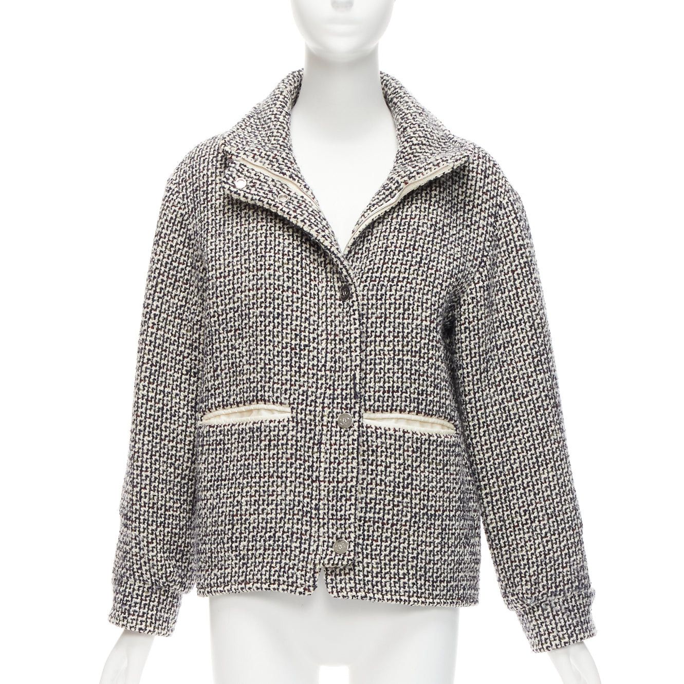 Chanel CHANEL Reversible black white wool tweed CC logo padded puffer jacket FR36 S Size S / US 4 / IT 40 - 1 Thumbnail
