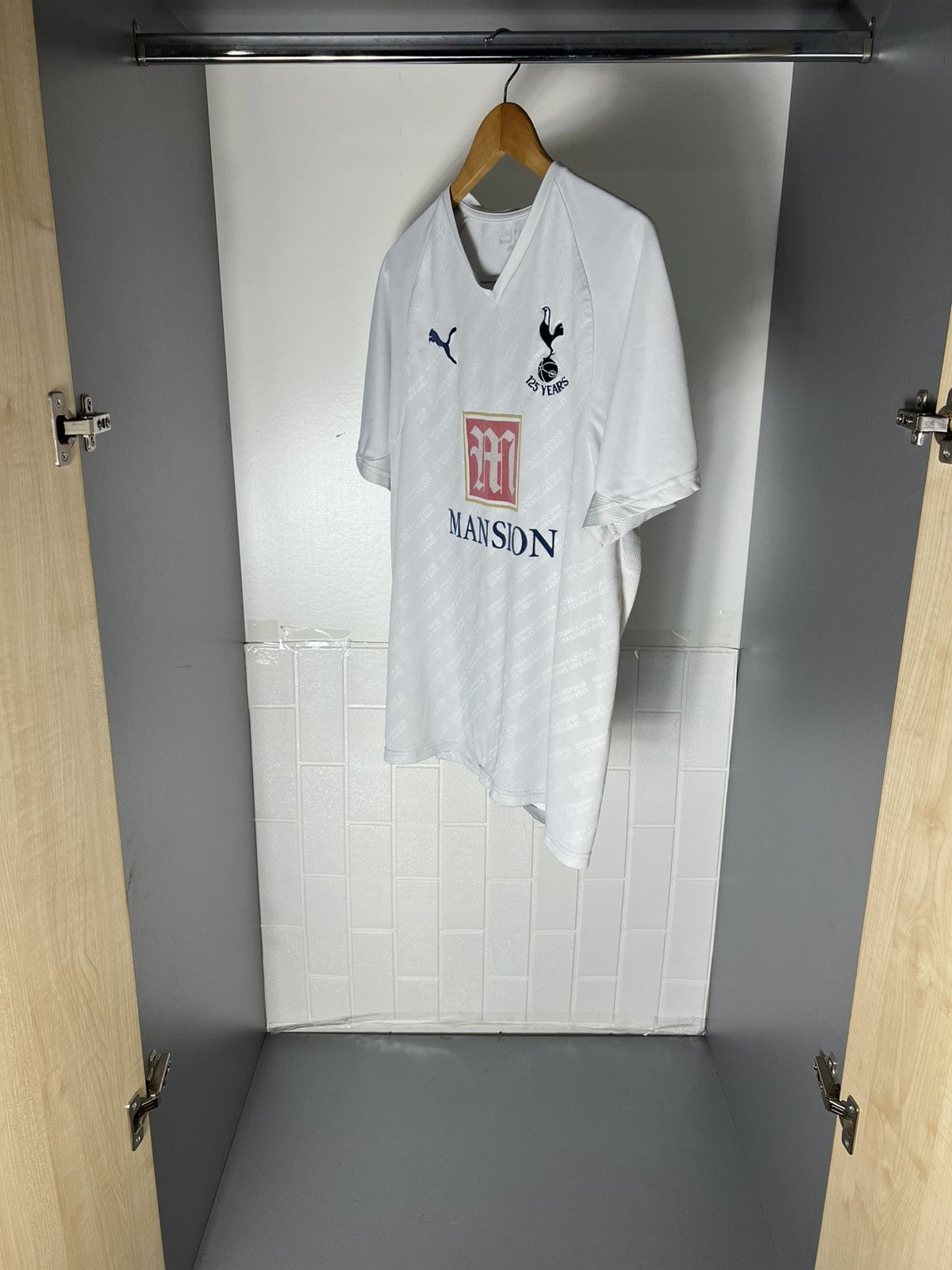 Puma VINTAGE PUMA FC TOTTENHAM HOTSPUR ENGLAND SOCCER JERSEY 90s Size US L / EU 52-54 / 3 - 9 Thumbnail