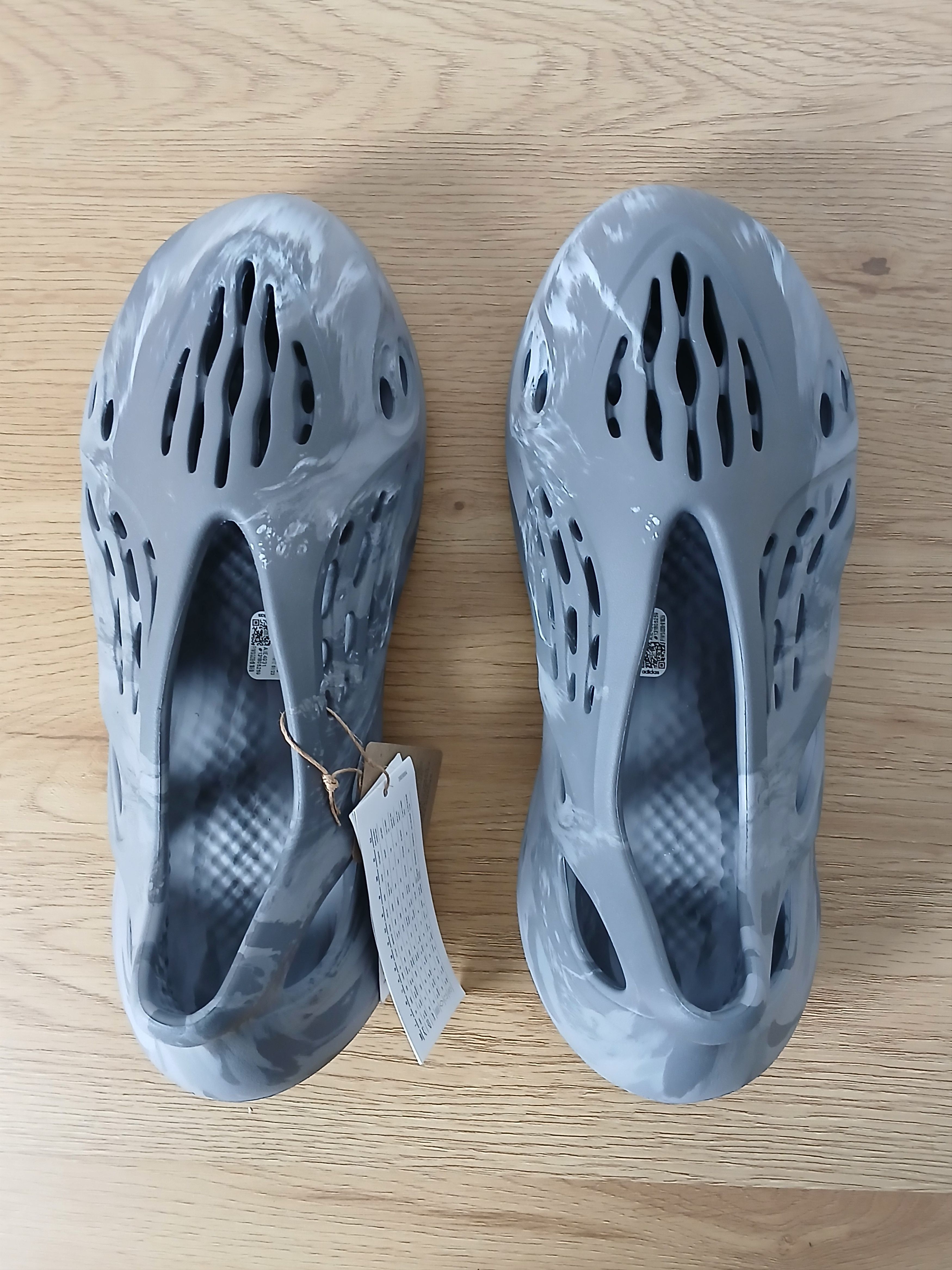 Adidas × Kanye West × Yeezy New Adidas Yeezy Foam Runner Size US 11 / EU 44 - 6 Thumbnail