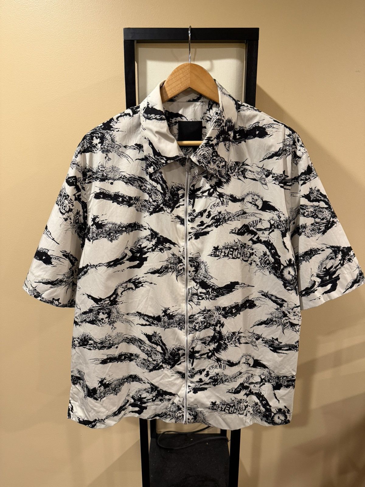 Givenchy Givenchy Matthew Williams Tiger Camo White/Black Zip Shirt Size US XL / EU 56 / 4 - 3 Thumbnail