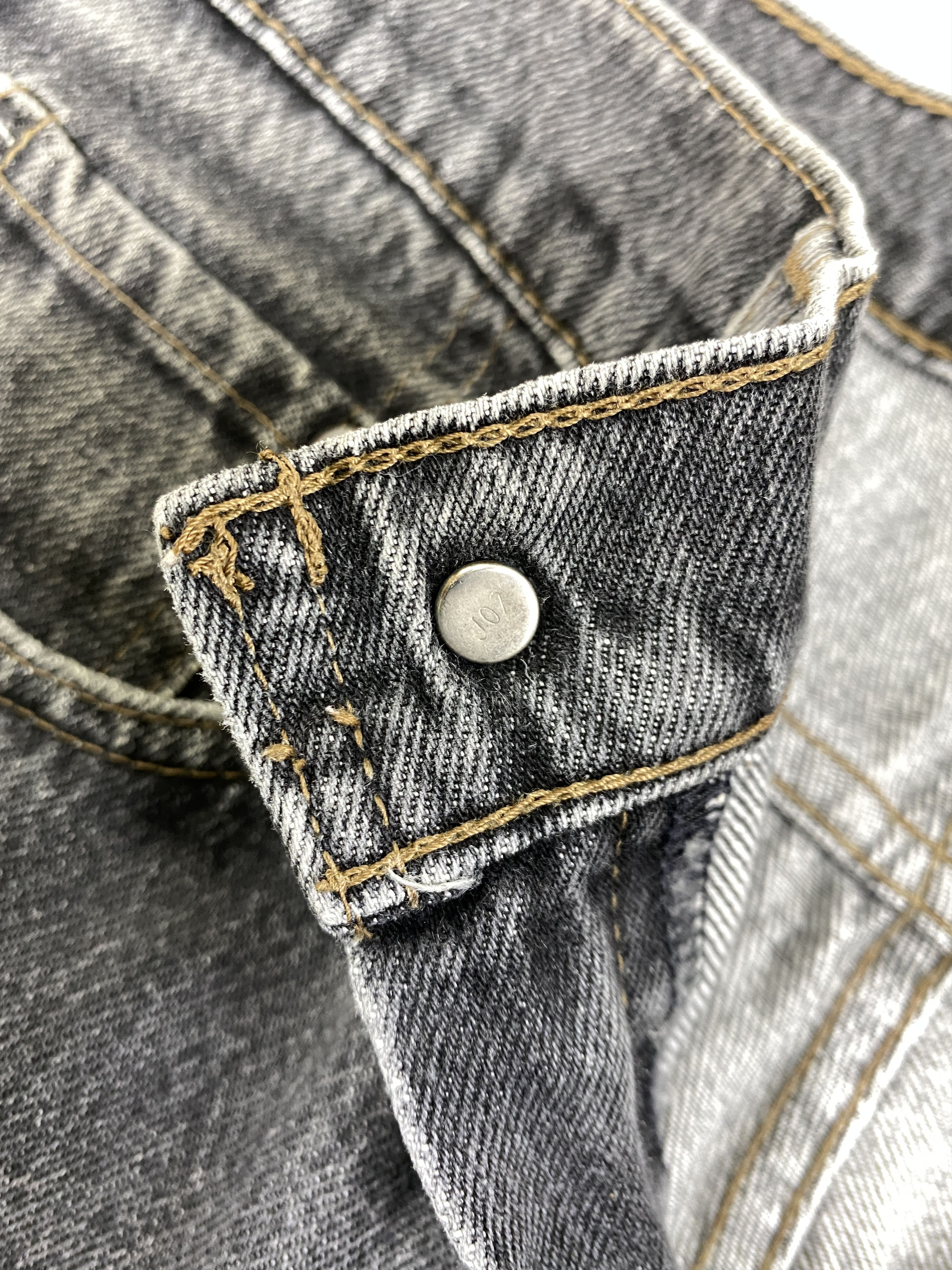 Japanese Brand Black Distressed Vintage Levi's 626 30x29.5 Denim -JN1052 Size US 30 / EU 46 - 7 Thumbnail