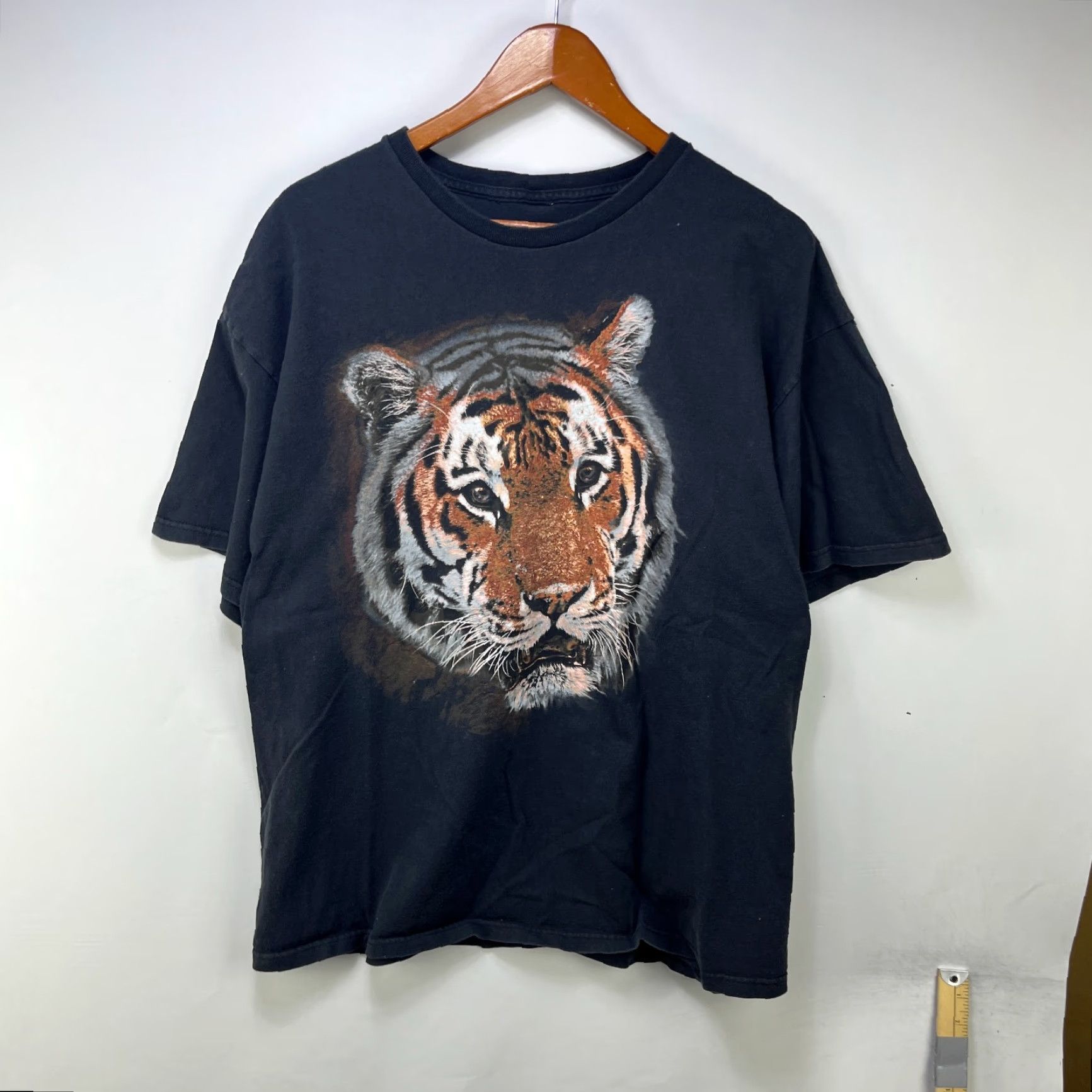 Vintage VINTAGE Tiger Animal Nature Faded T Shirt 2XL 90s Nature Mens Black Cotton Crew Neck Short Sleeve Vintage 90s Tigers All Seasons Summer Spring Fall Size US XXL / EU 58 / 5 - 2 Thumbnail