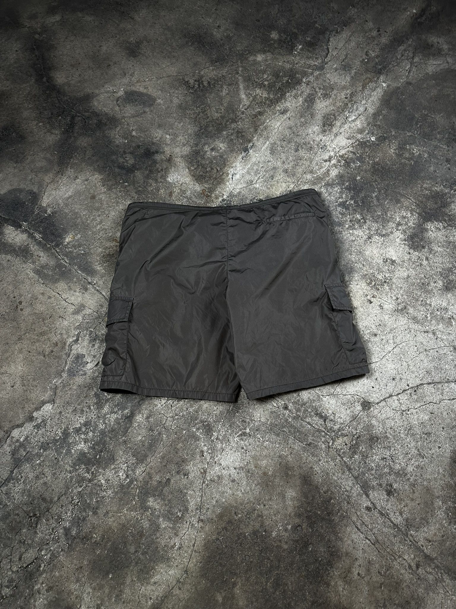Prada 2000s Prada Nylon Cargo Shorts Vintage Size US 36 / EU 52 - 4 Thumbnail