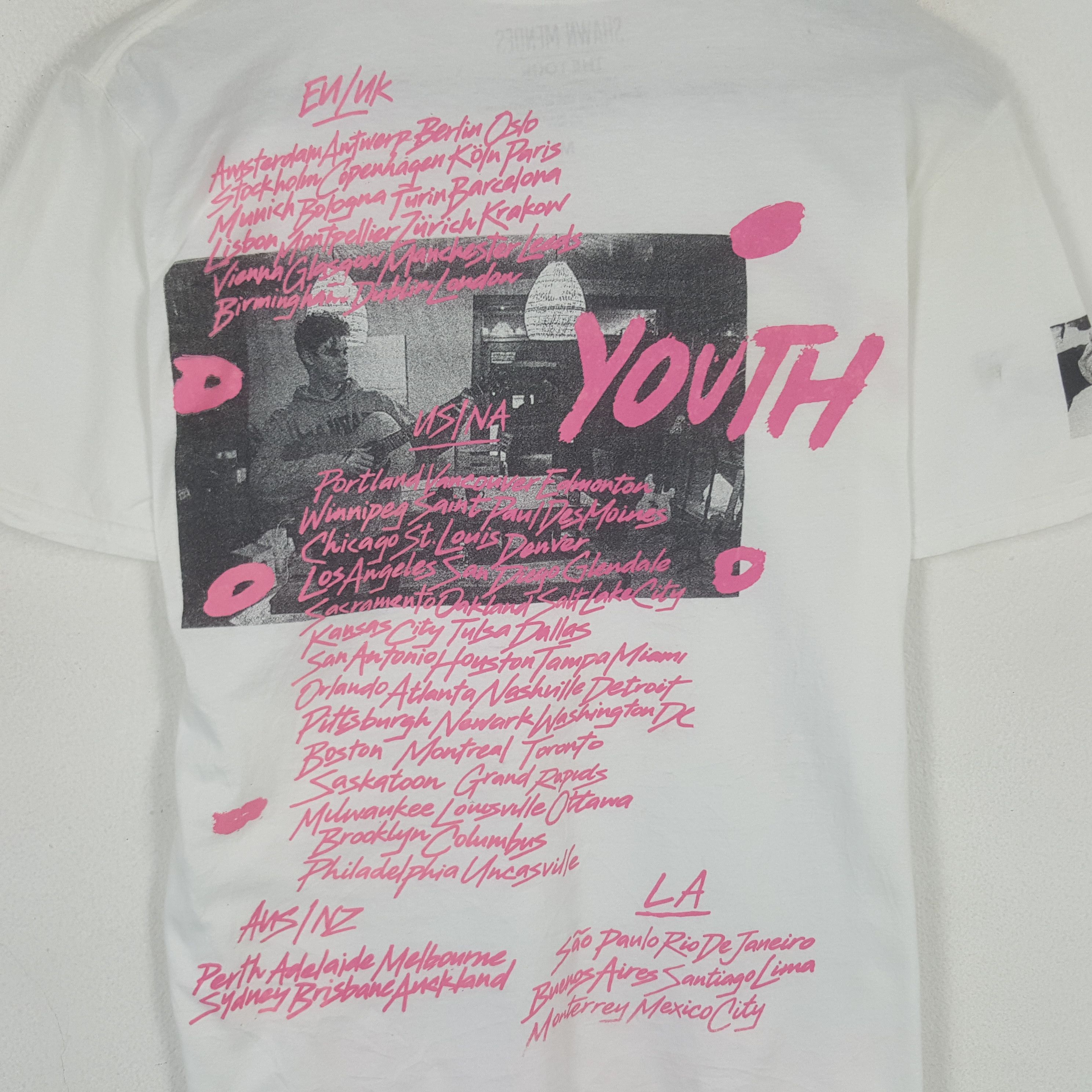 Band Tees Vintage Shawn Menes The Tour American Singer Tshirt Size US M / EU 48-50 / 2 - 4 Thumbnail