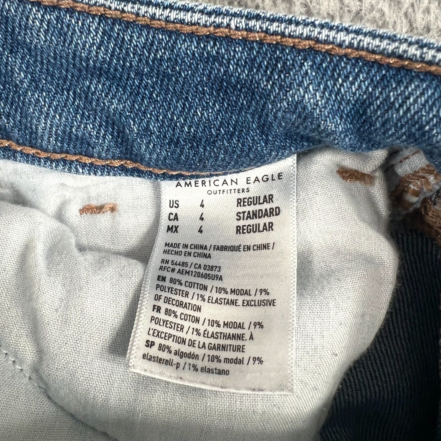 American Eagle Outfitters American Eagle Outfitters Mom Jeans Womens Size 4 Reg Blue Distressed Denim Size 27" / US 4 / IT 40 - 6 Thumbnail