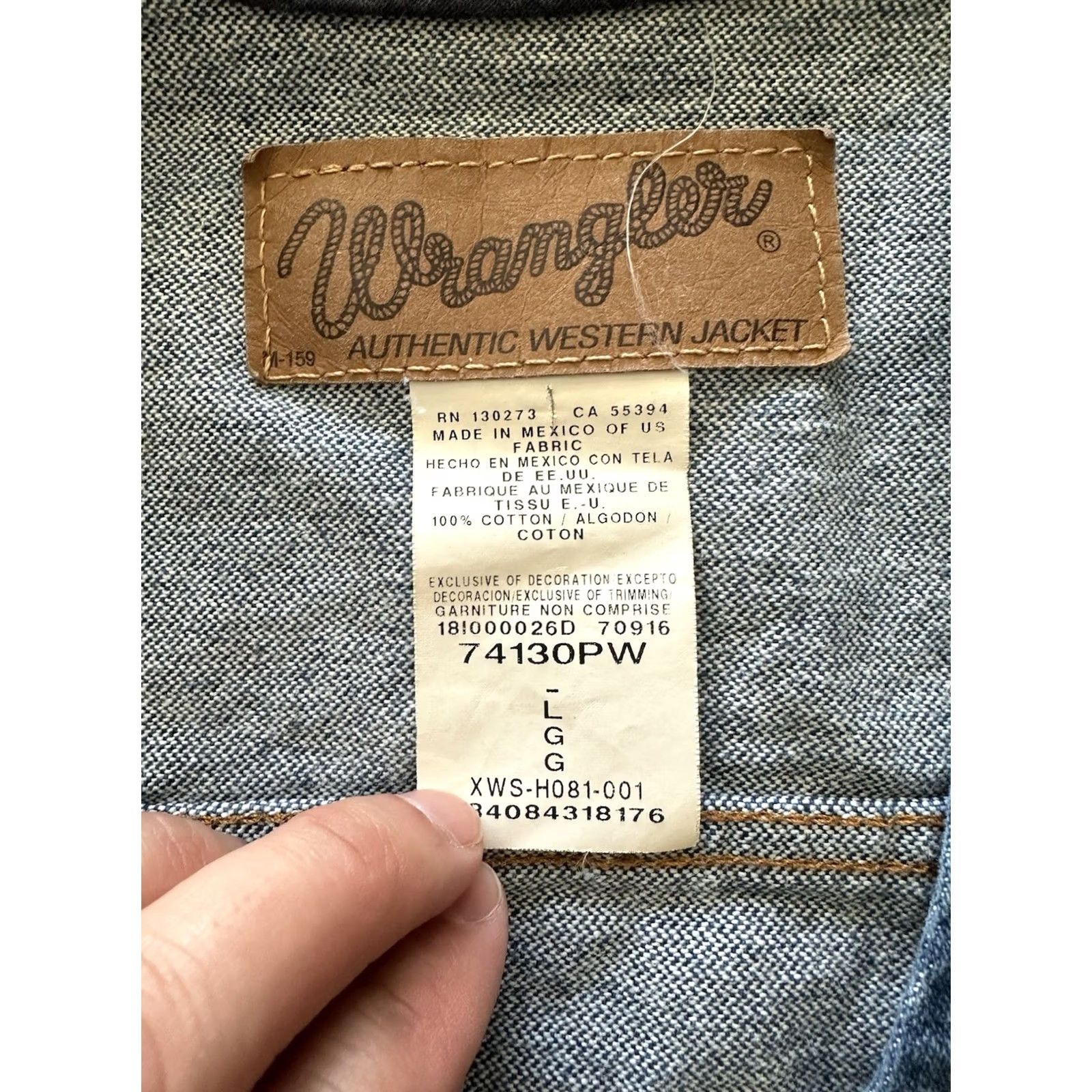 Wrangler VINTAGE Wrangler Denim Vest Biker Trucker Cowboy Western Rodeo 90s Large Blue Denim Vest Shirt Mens Leather Accent Pockets Button Short Sleeveless Size US L / EU 52-54 / 3 - 5 Thumbnail