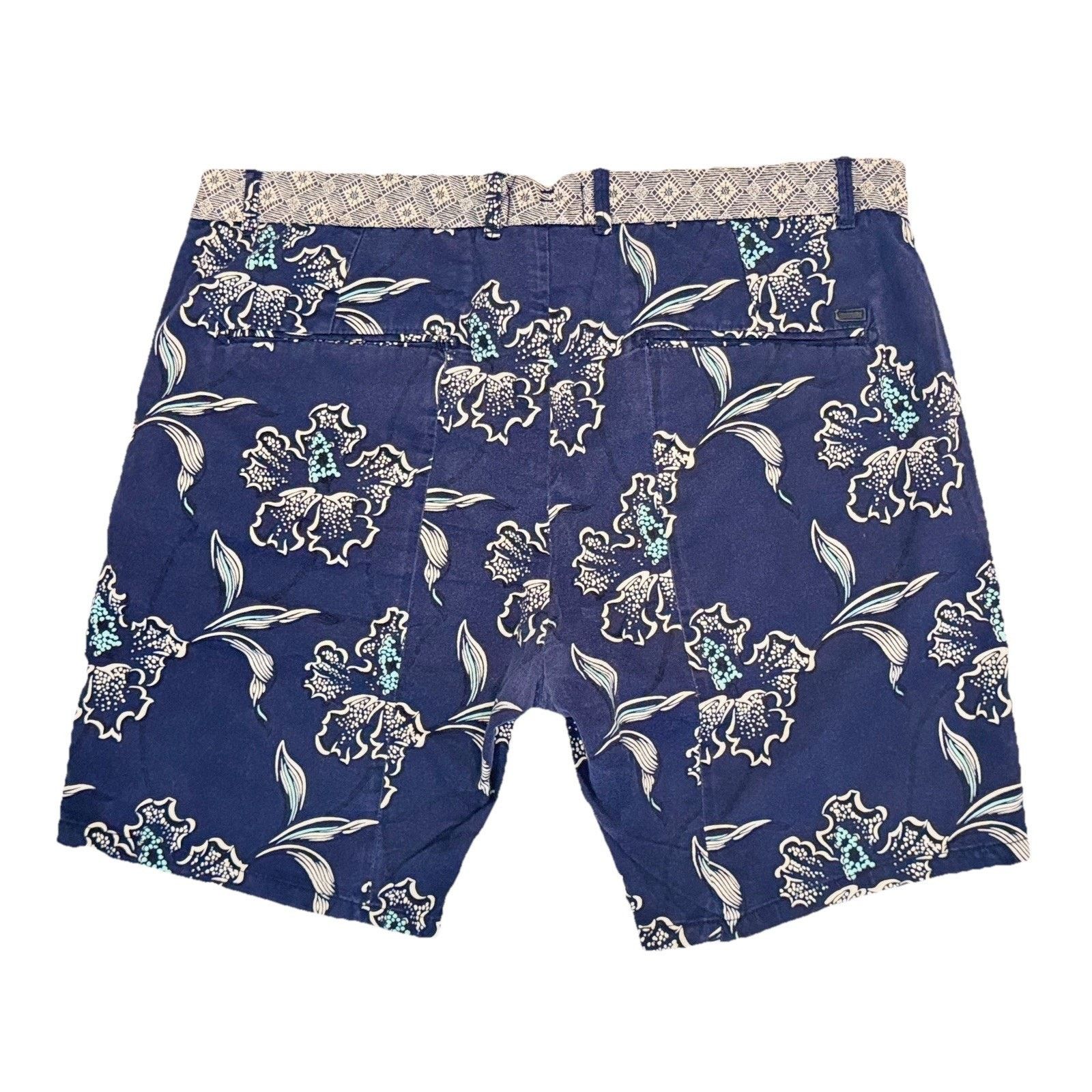 Scotch & Soda Scotch & Soda Navy Floral Bermuda Shorts in Size 36 Size US 36 / EU 52 - 2 Thumbnail